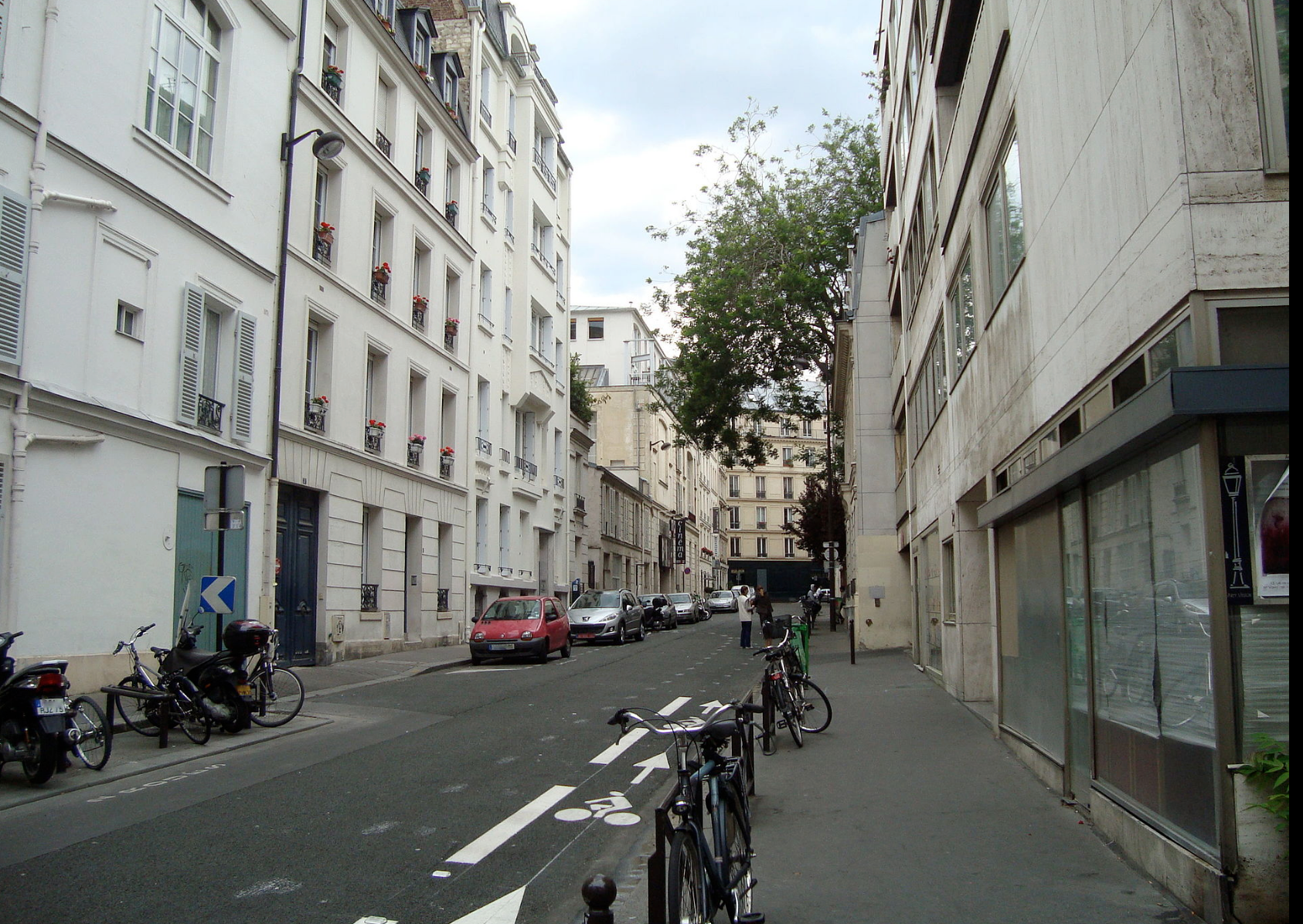 Loue Paris 6ème Rue Chaplain - parking 12m²