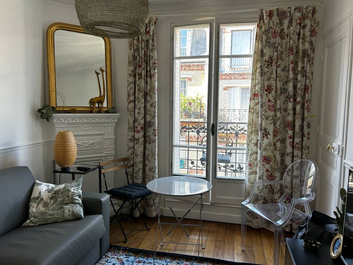 Paris 15 loue joli T2 meublé lumineux traversant 5e asc 8 mois