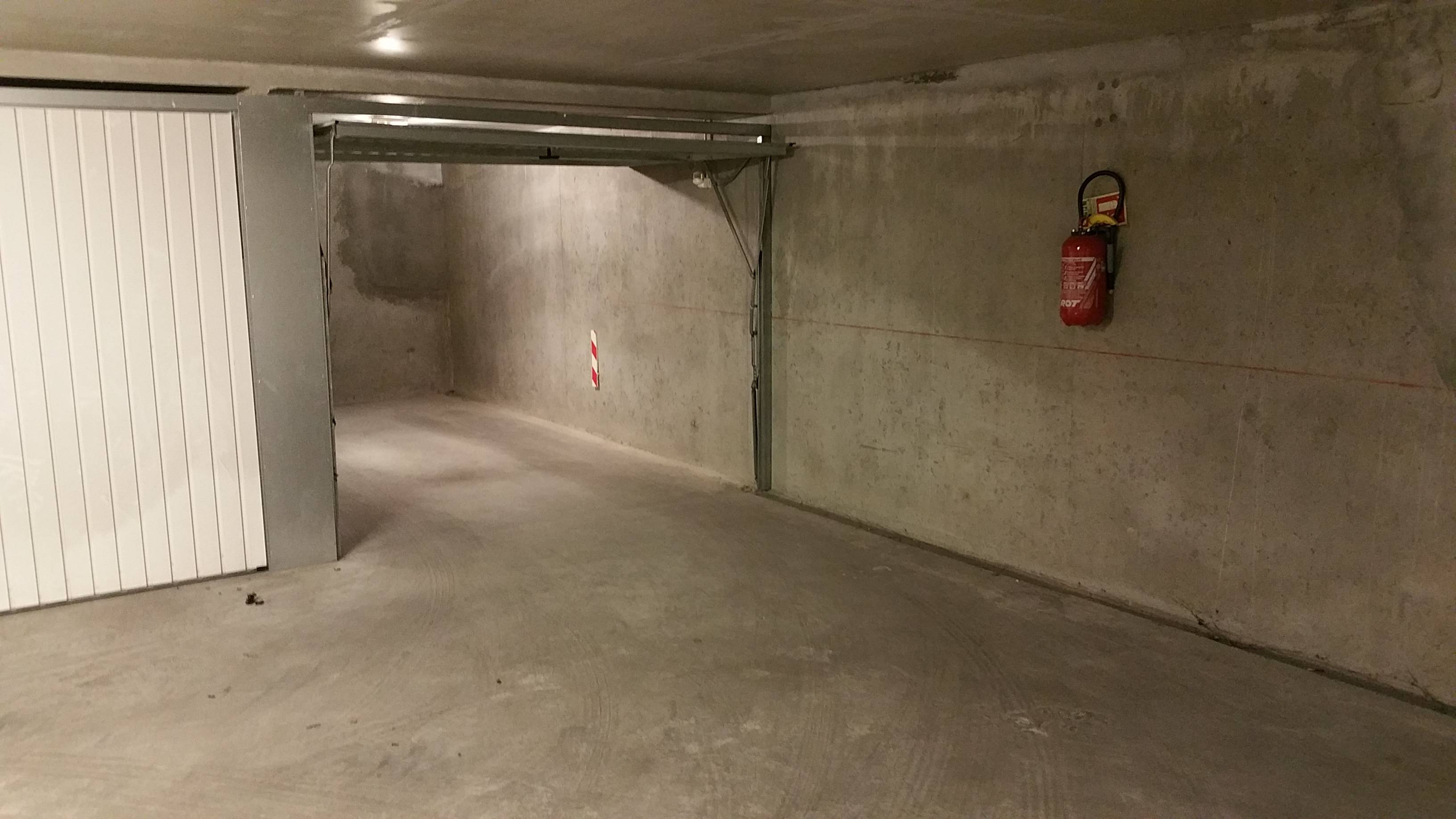 Vends Parking box fermé plateau CroixRousse 11m², Lyon 4ème sur Gens de Confiance