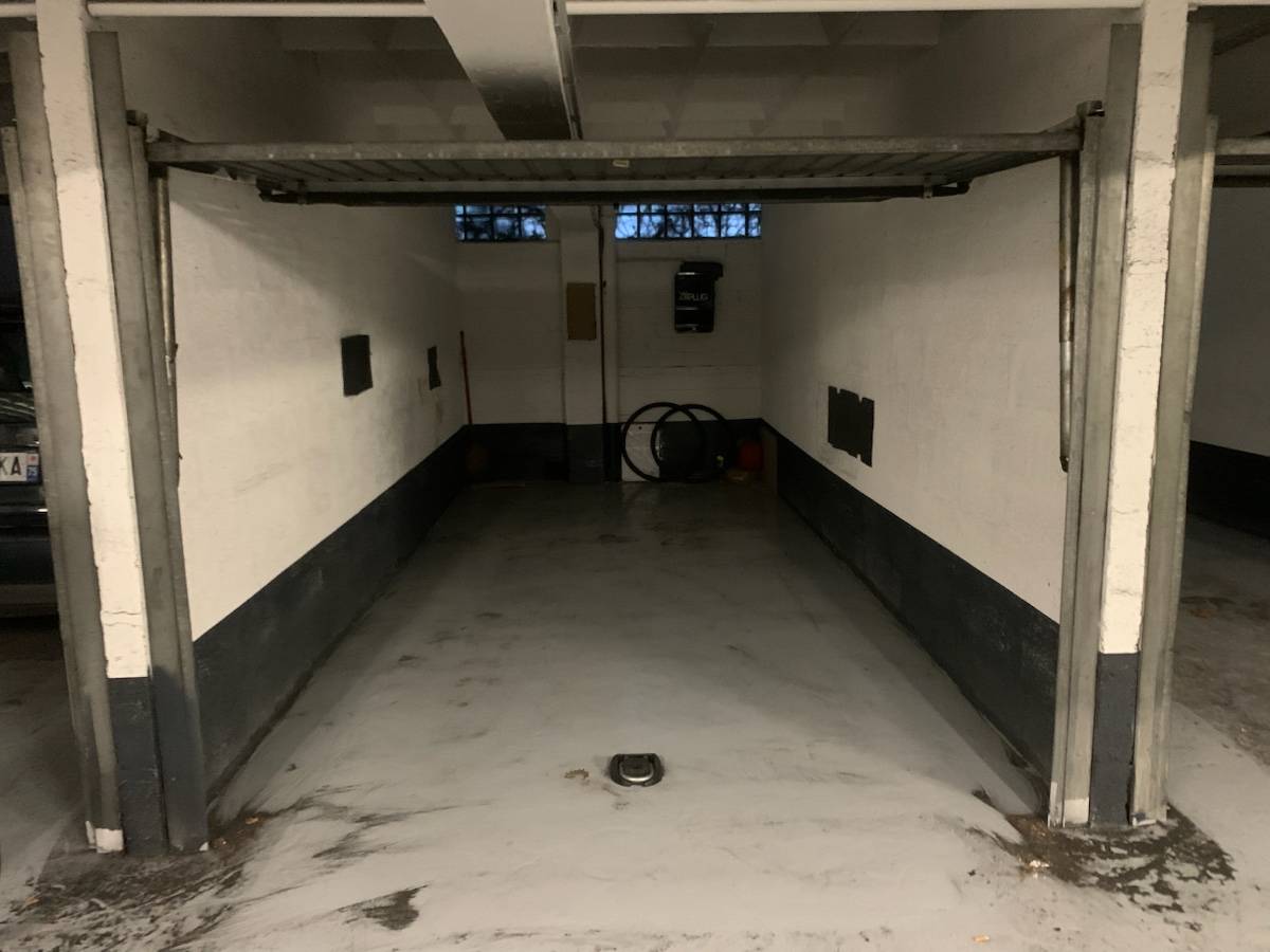 Loue box de parking Paris 16ème Rue Molitor - Compatible SUV - 14m²