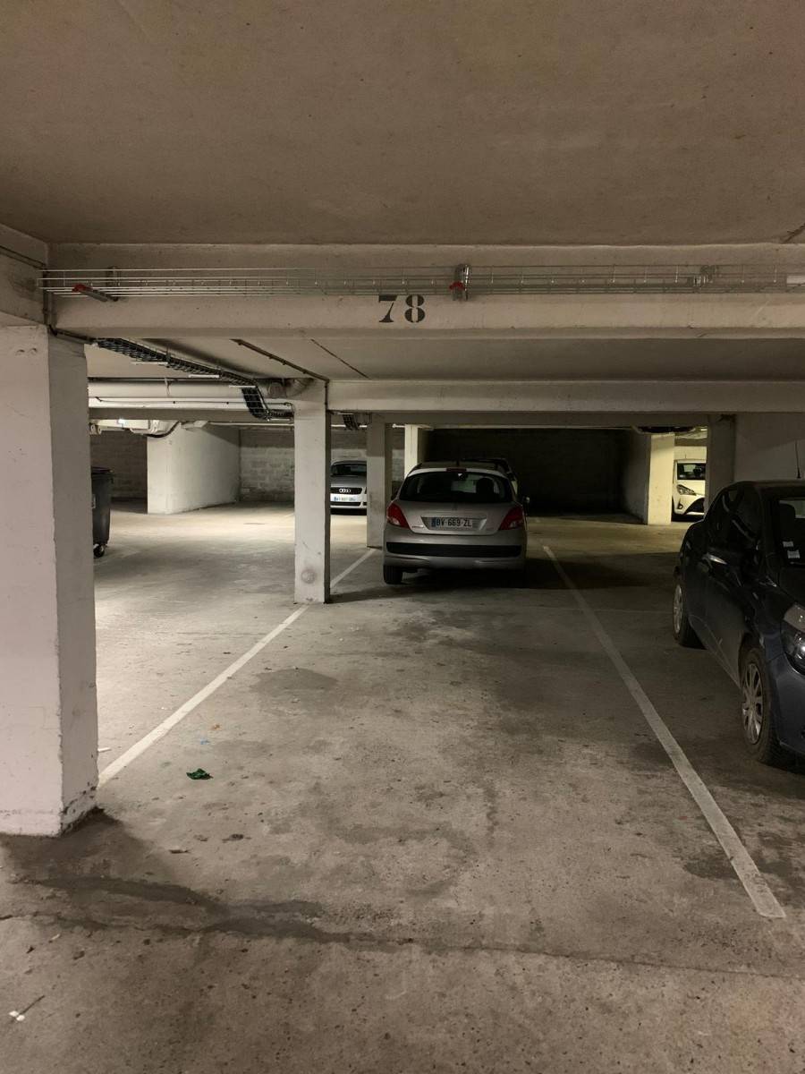 Loue parking sous-sol couvert résidence sécurisée, face Université Catholique, 4 rue Roland, 59000 Lille - 8m²
