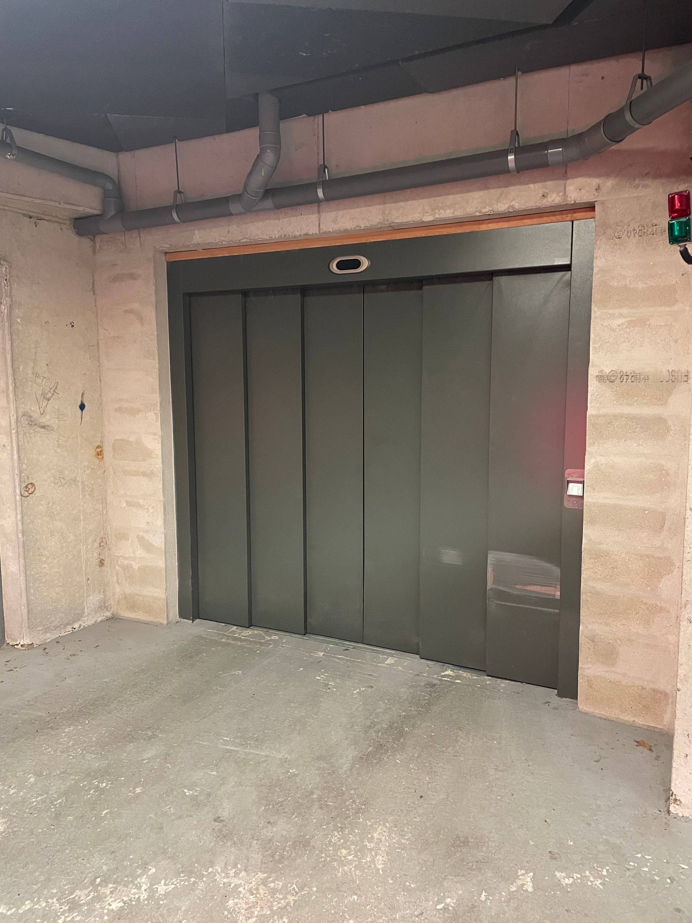 Loue ParkingMoto Parking centre mairie Voltaire - 12m², Asnières-sur-Seine (92)