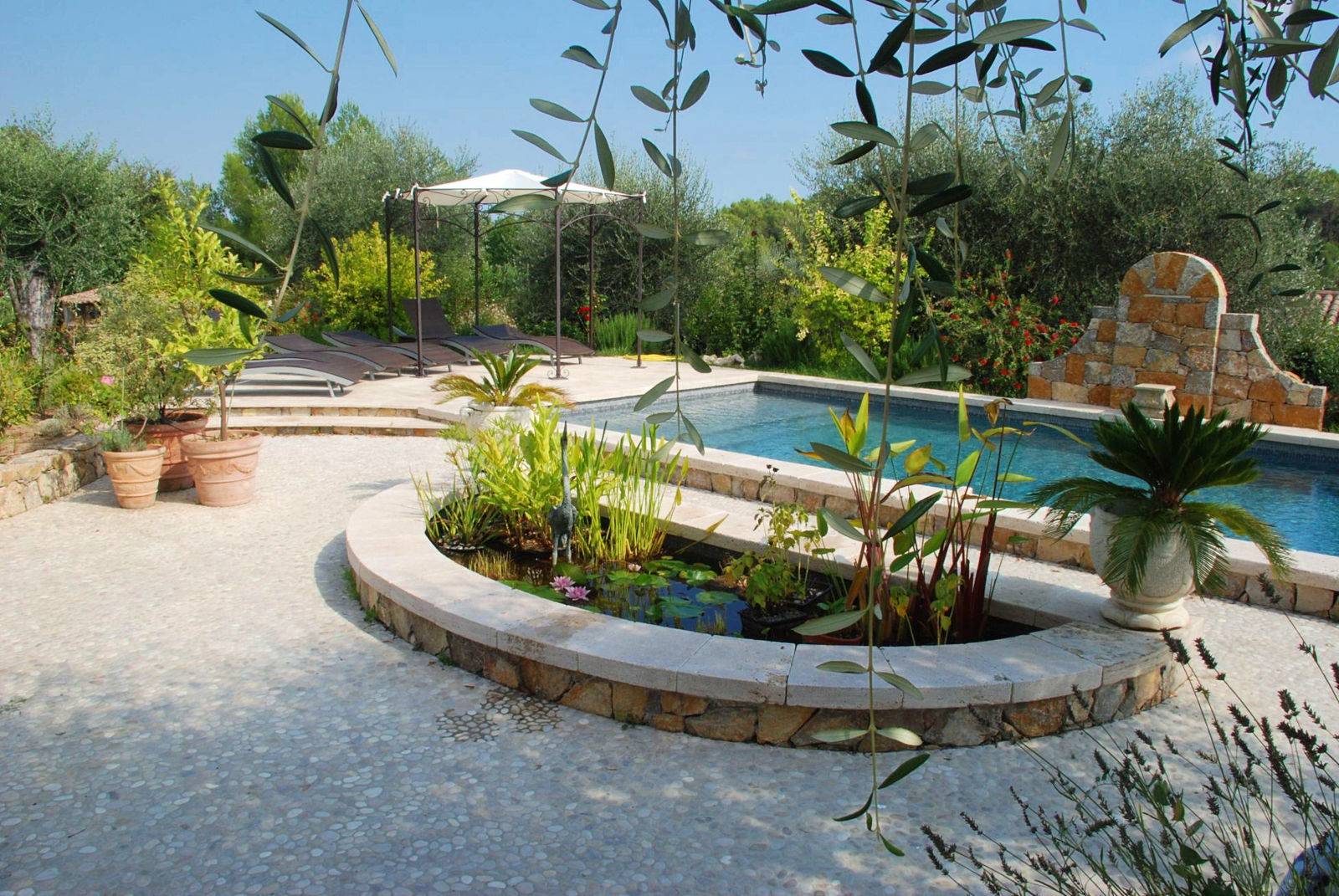 Loue villa avec partie indépendante - 6 couchages - Le Rouret (06)