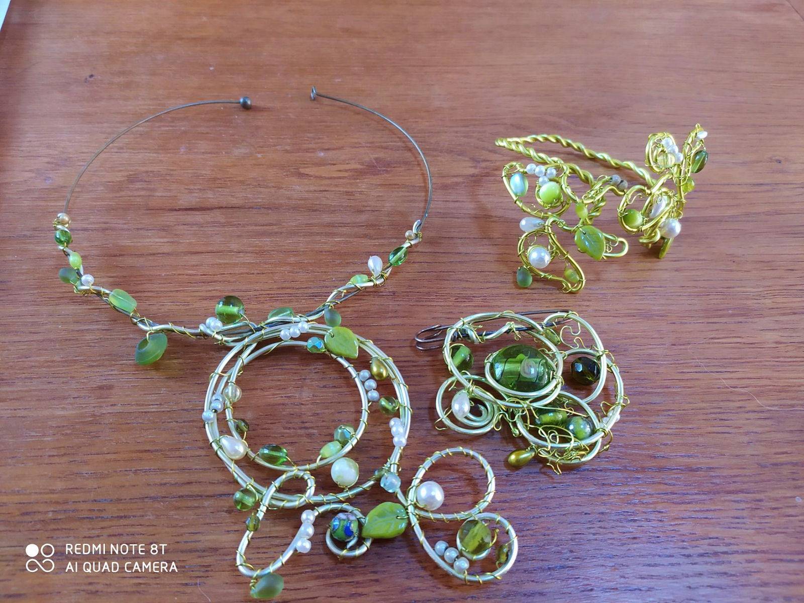 Parure en fil de cuivre et laiton