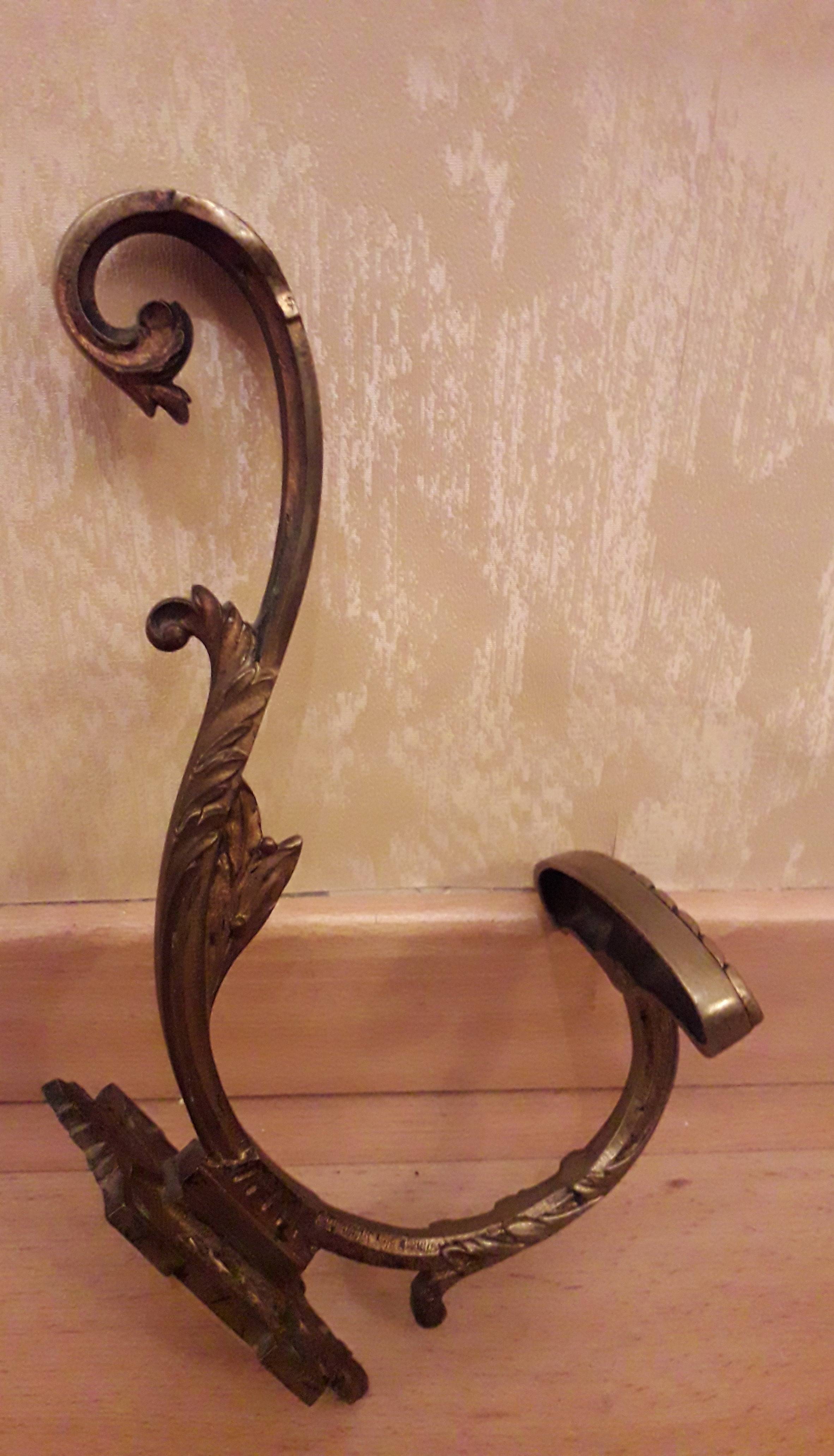 Patère ancienne en bronze