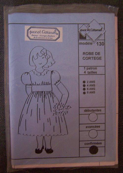 Patron de vêtement pour enfant "robe de cortège" de "Puce et Caramel" Neuf