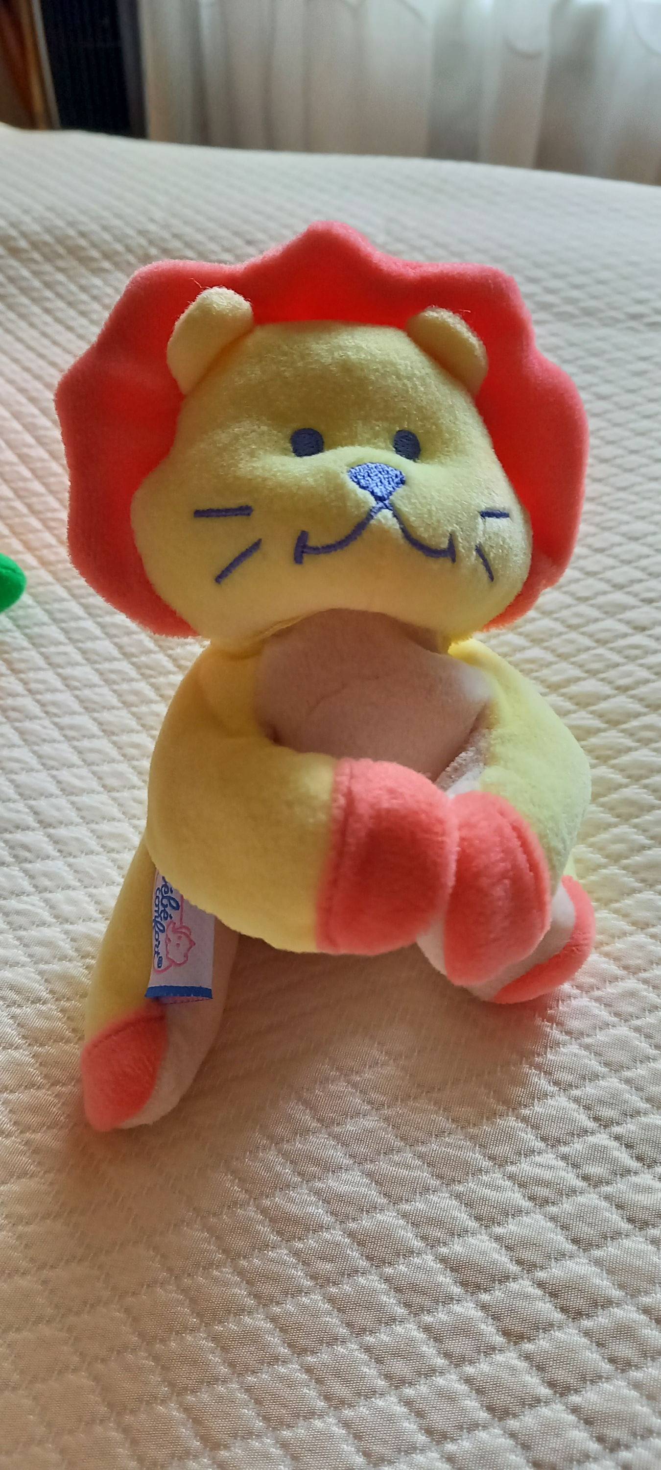 Peluche d’éveil petit lion