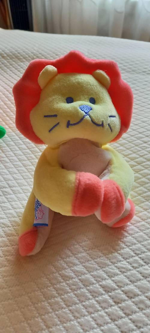 Peluche d’éveil petit lion