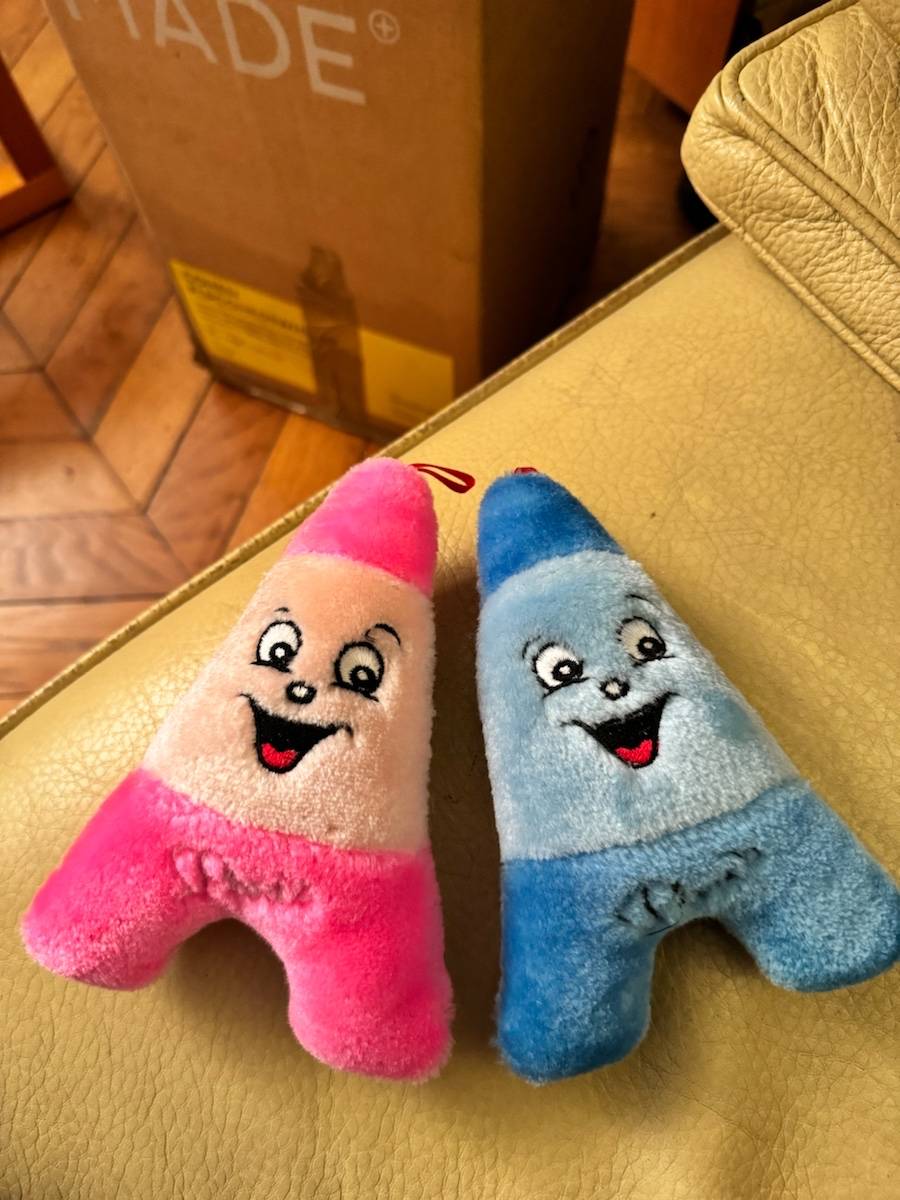 Vends 2 peluches Tour Eiffel