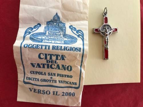 Pendentif Croix en métal argenté émaillé de la cité du Vatican