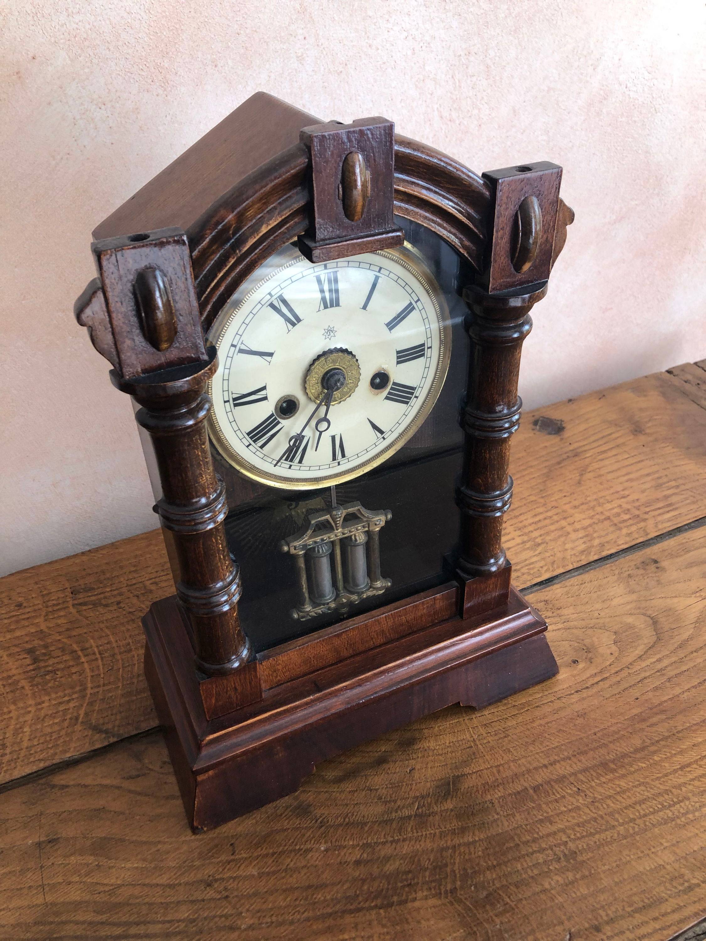 Pendulette ancienne à balancier