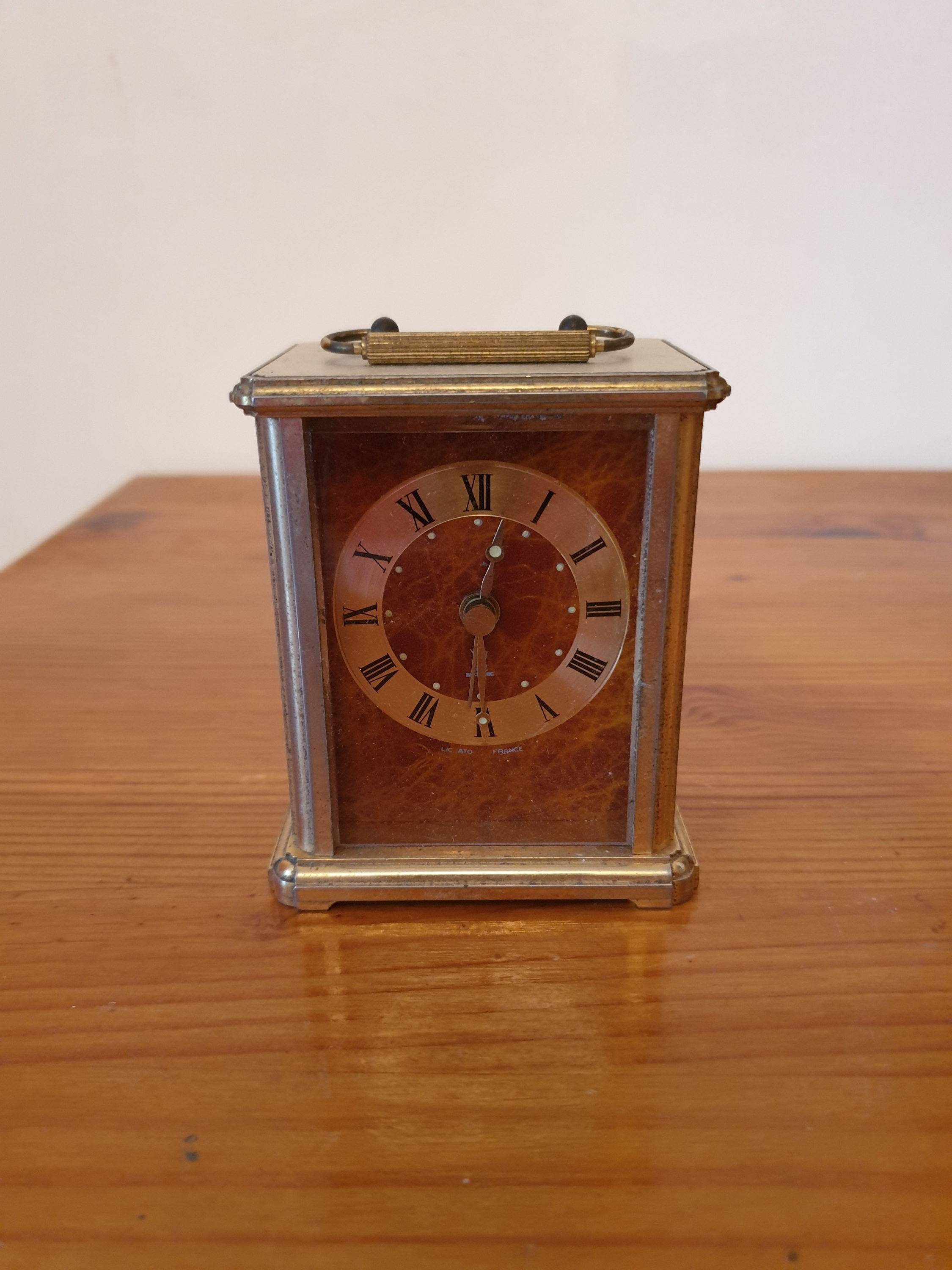 Vends pendulette Jaz modèle Caillic vintage boîtier en laiton coloris écaille fonctionne 6x7x10 cm