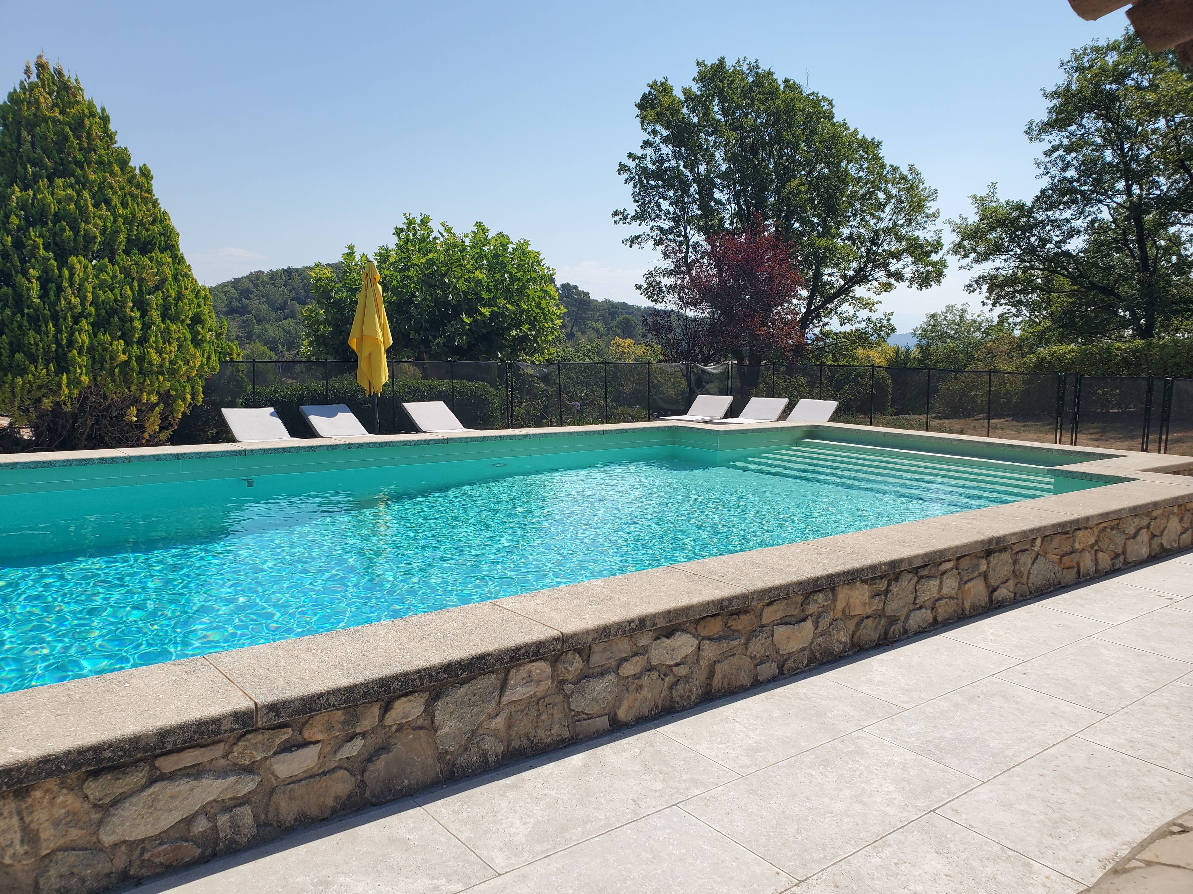 Loue gîte 6 couchages - 3 chambres dans grand domaine provençal - Villeneuve (04)