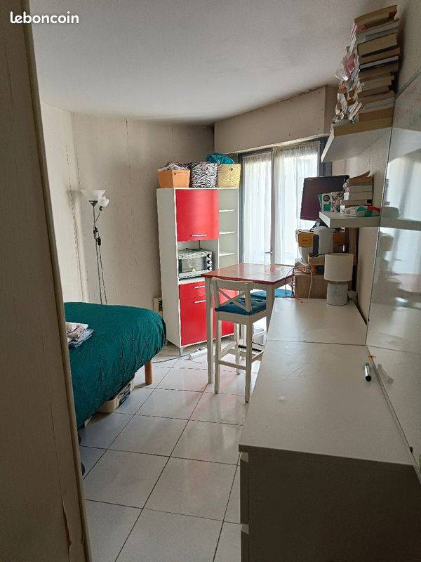 Loue Petit appartement Plein Centre de Paris - 18m²