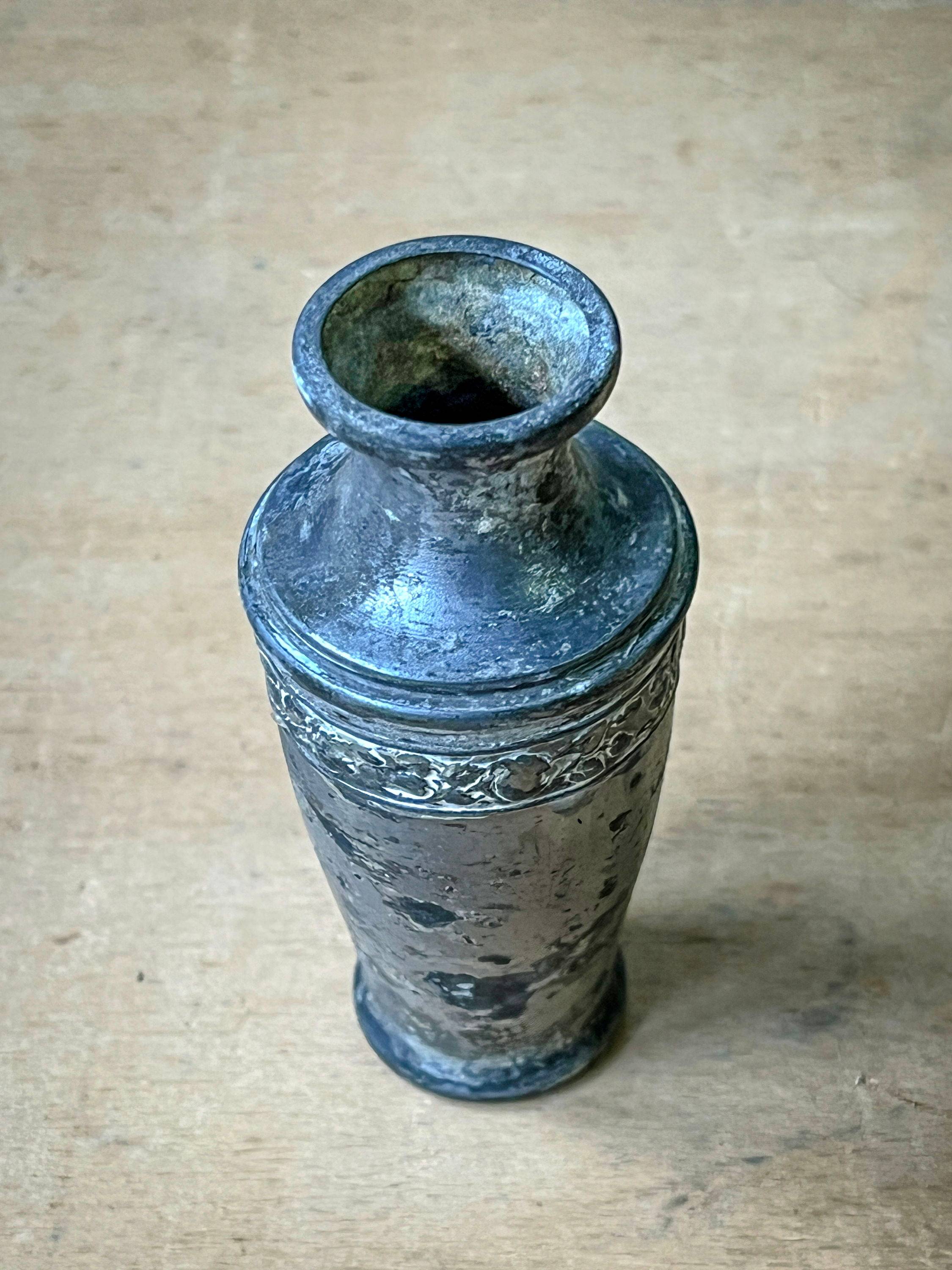 Vends petit vase en étain, jouet vintage