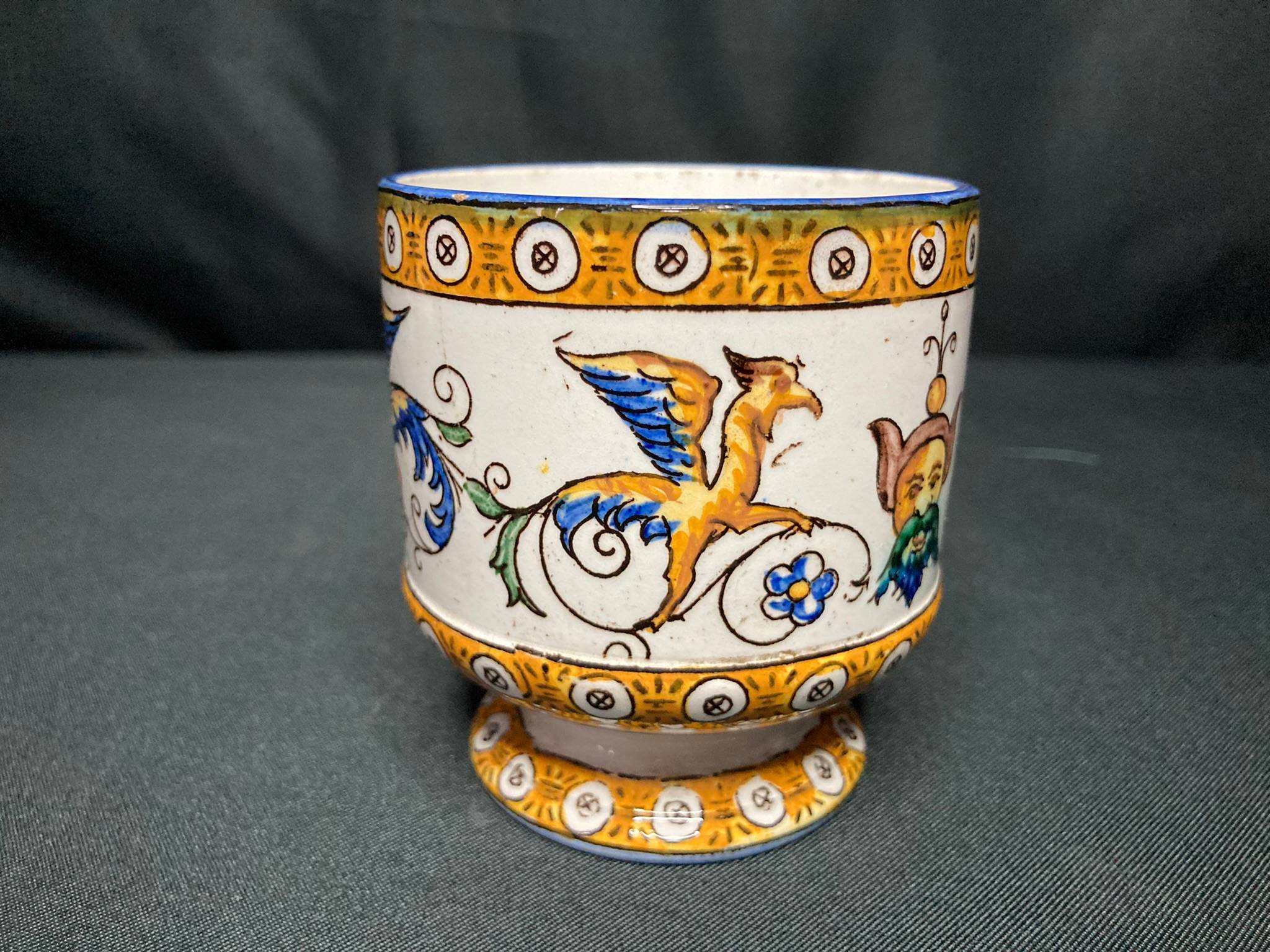 Gien, petit vase faïence polychrome Renaissance XXème