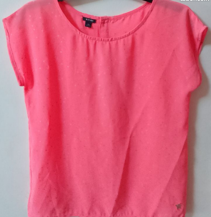 Vends petit haut léger rose fluo avec motifs étoiles - Taille 12 ans