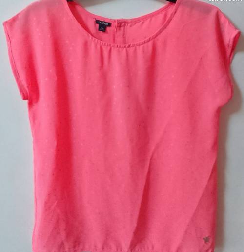 Vends petit haut léger rose fluo avec motifs étoiles - Taille 12 ans