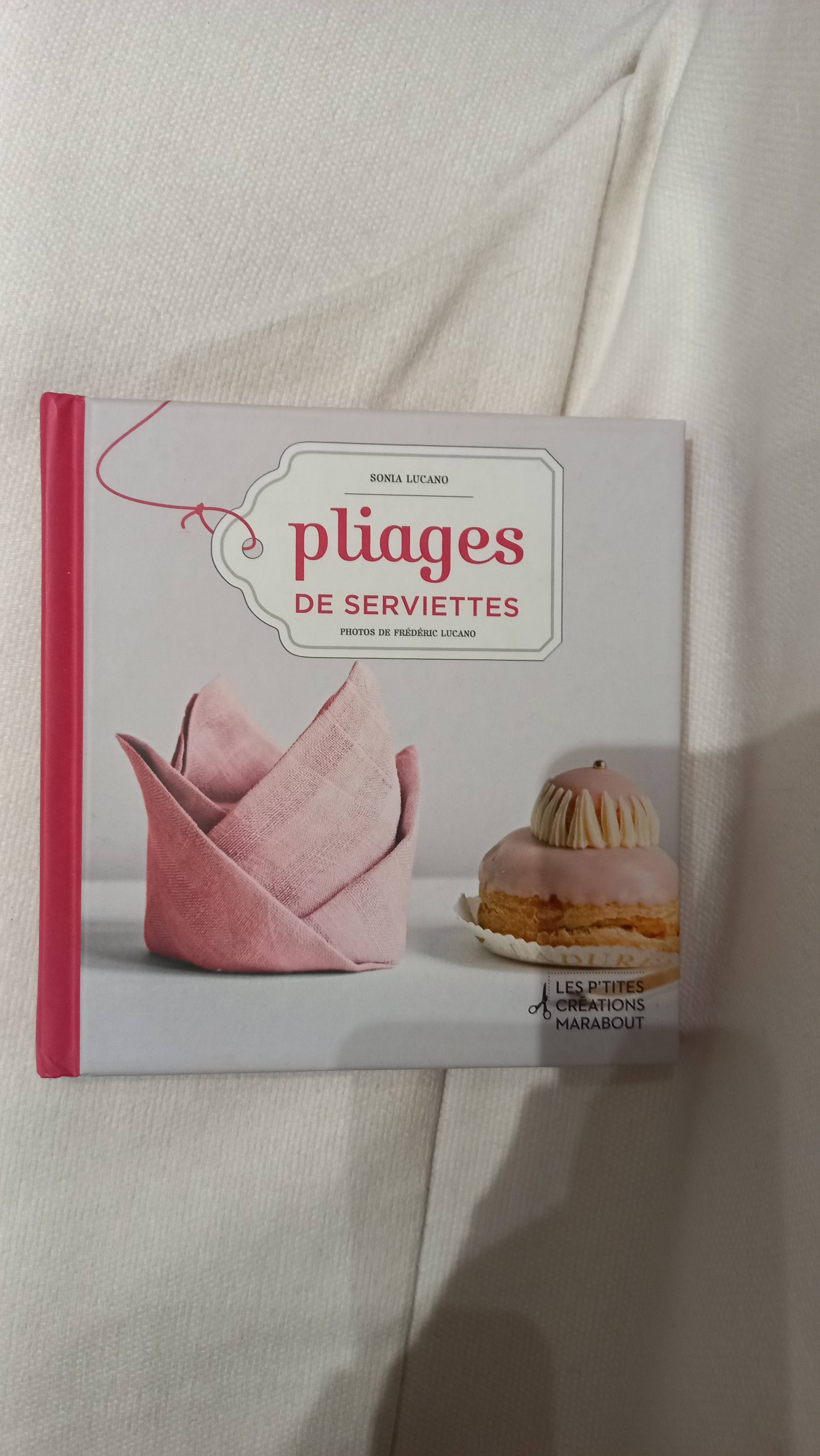 Petit livre sur le pliages de serviettes Marabout