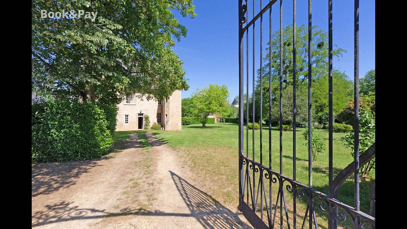 Loue petit manoir du 15ème siécle en Anjou. Maison familiale de charme - 10 couchages