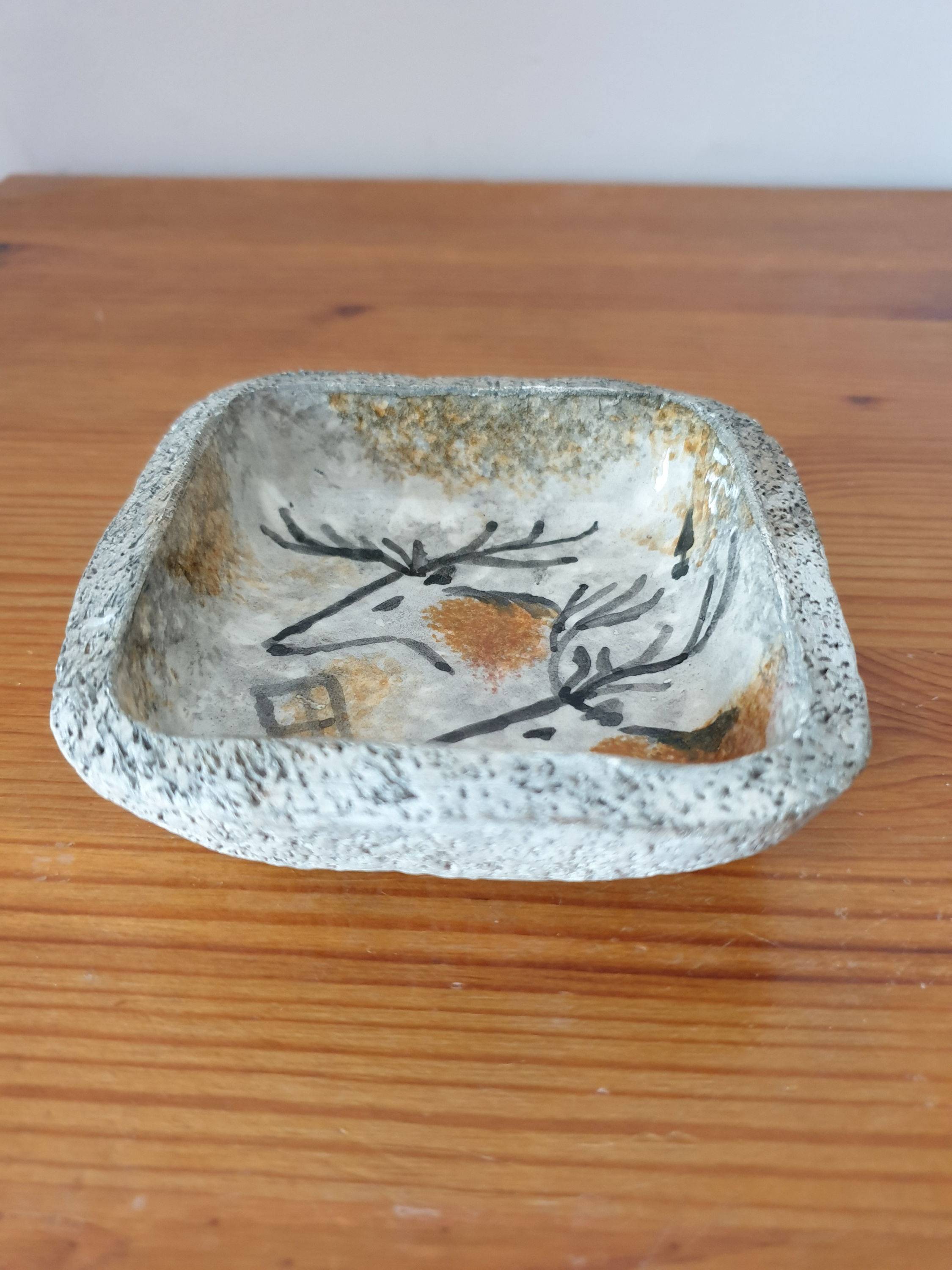 Petit vide poche Vallauris vintage décor rupestre en céramique fait main signé 3x10 cm
