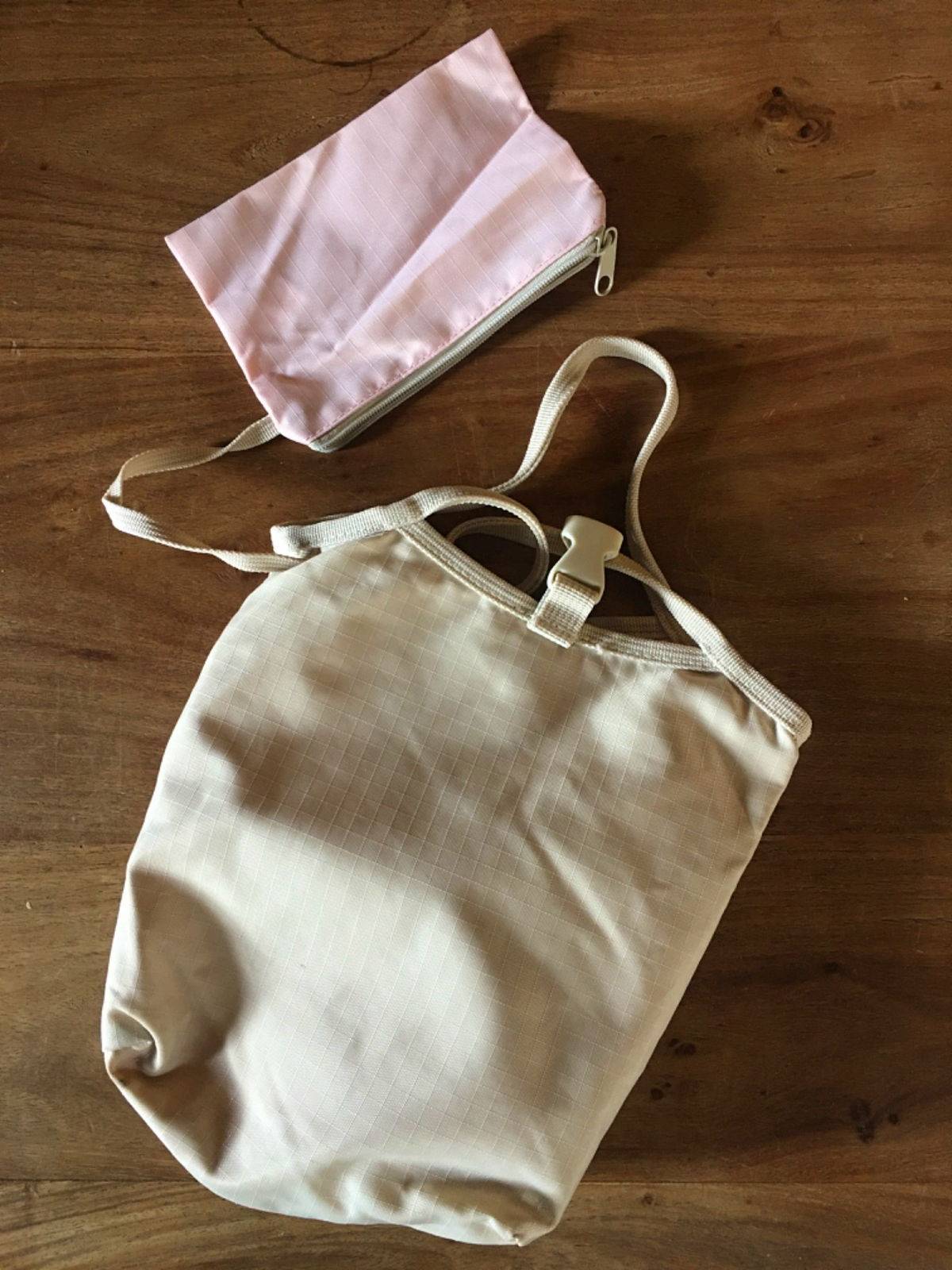 Vends Joli petit sac réversible en nylon beige/rose. R Town