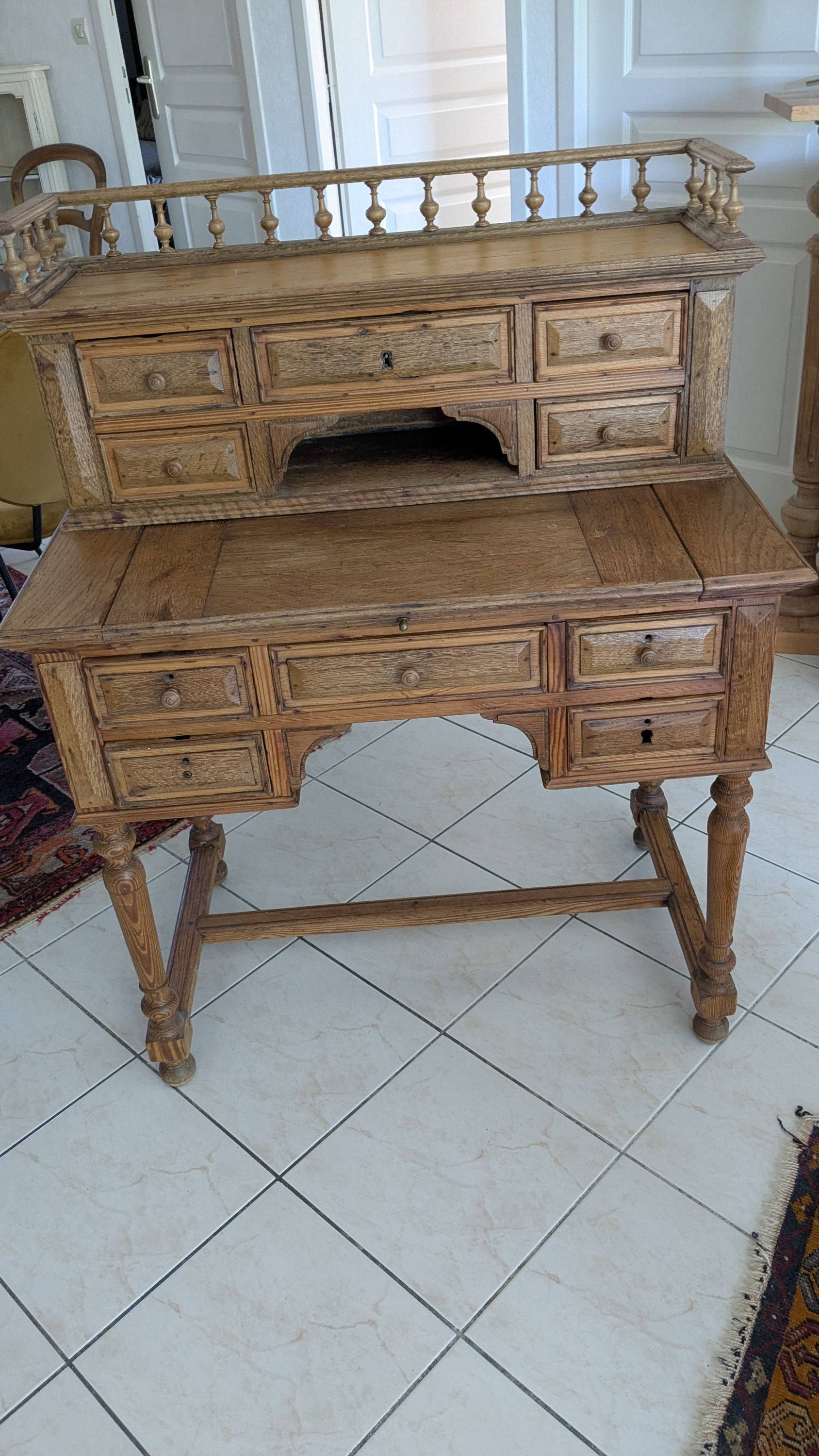 Petit secrétaire