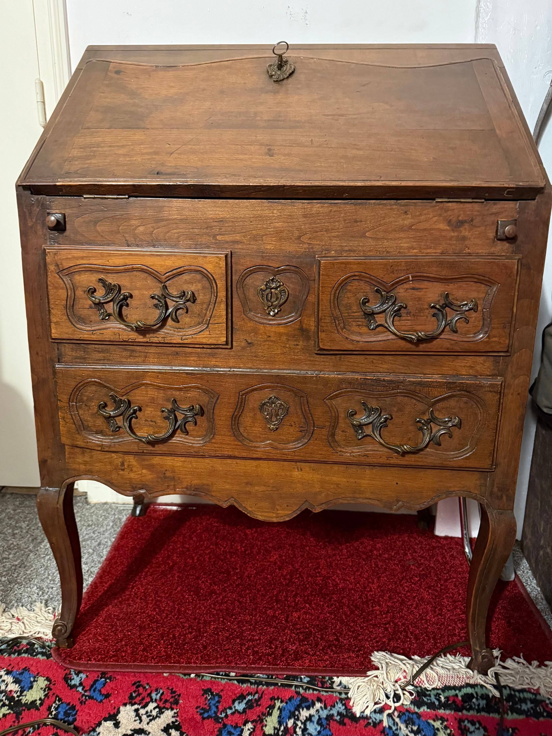 Vends secrétaire style Louis XV