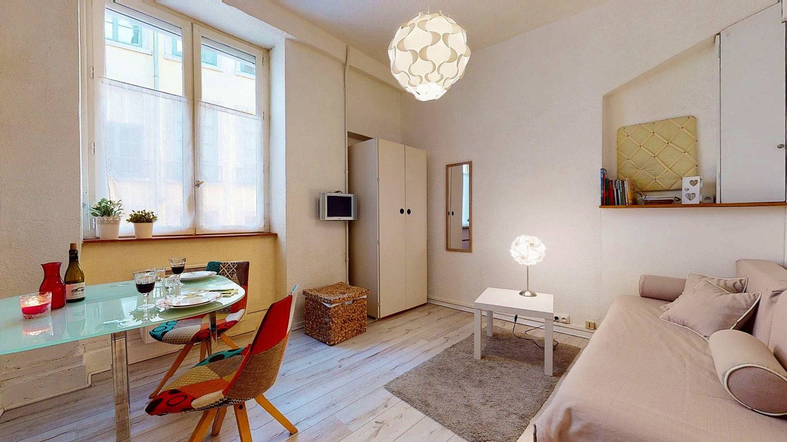 Loue petit studio cosy Lyon hyper centre sur cour privée, très clair - 18m² - Lyon 1er