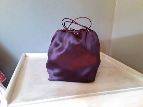Petite bourse en soie violette