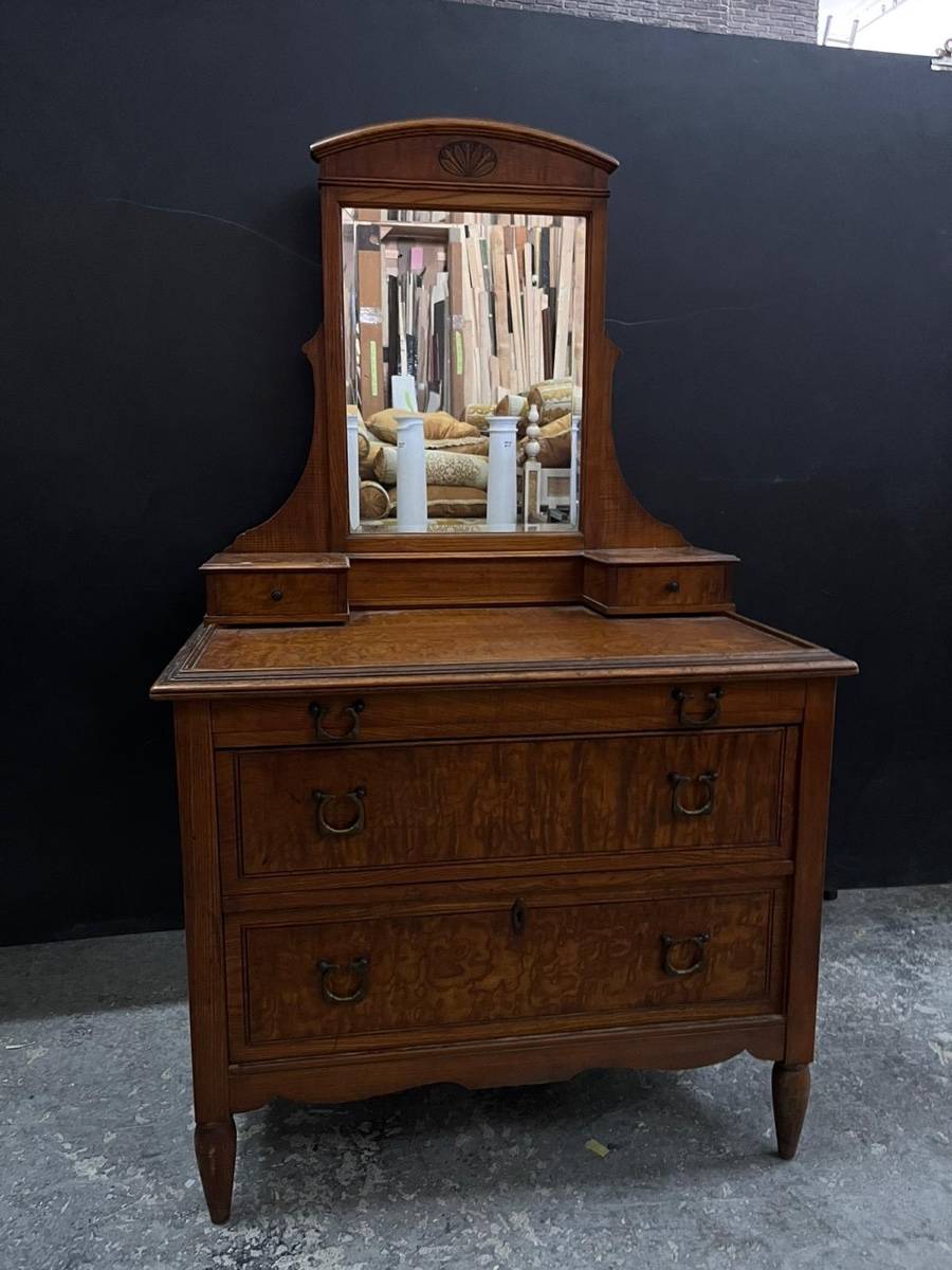 Petite commode charmante