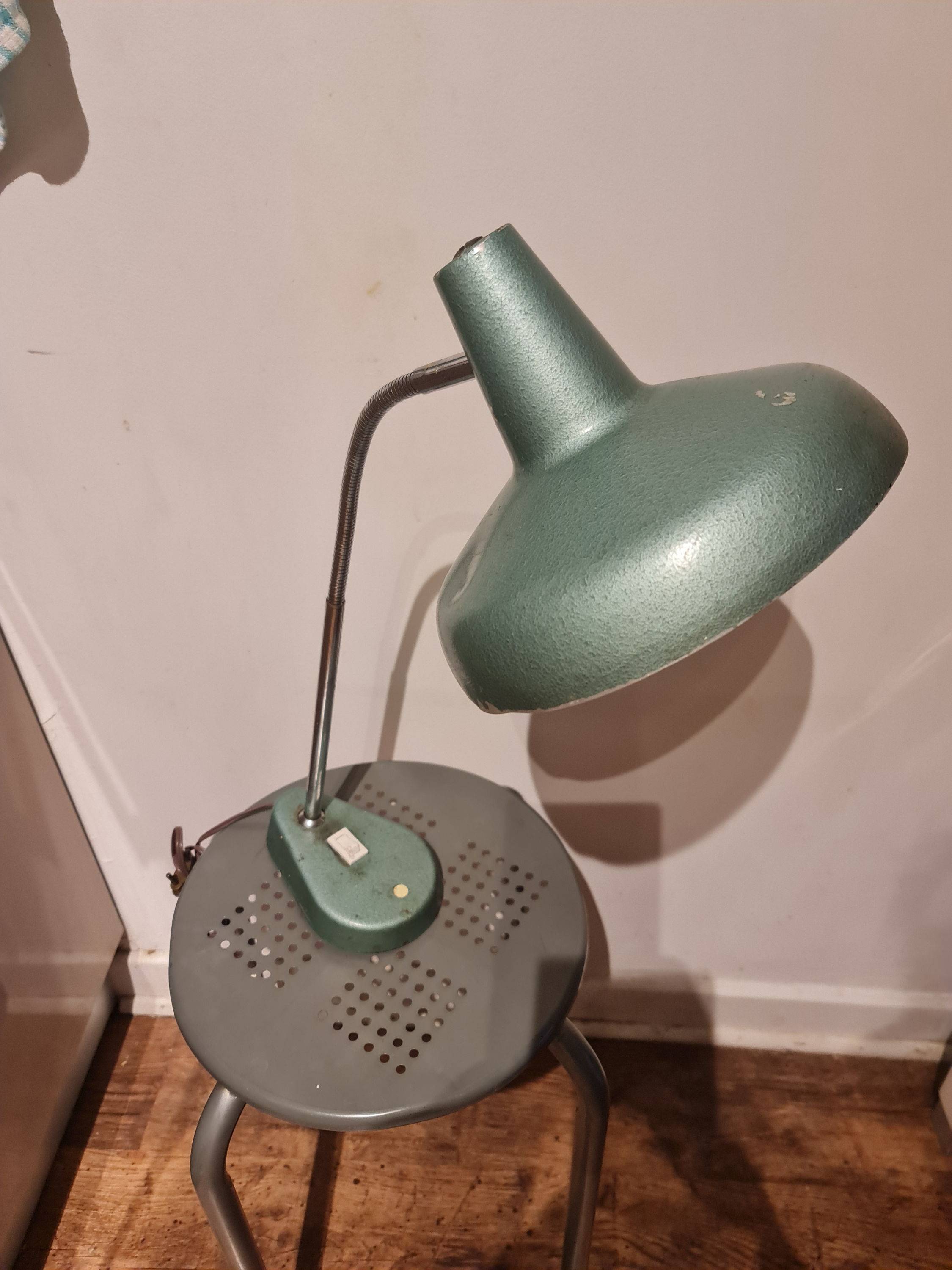 Vends petite lampe vintage dans son jus