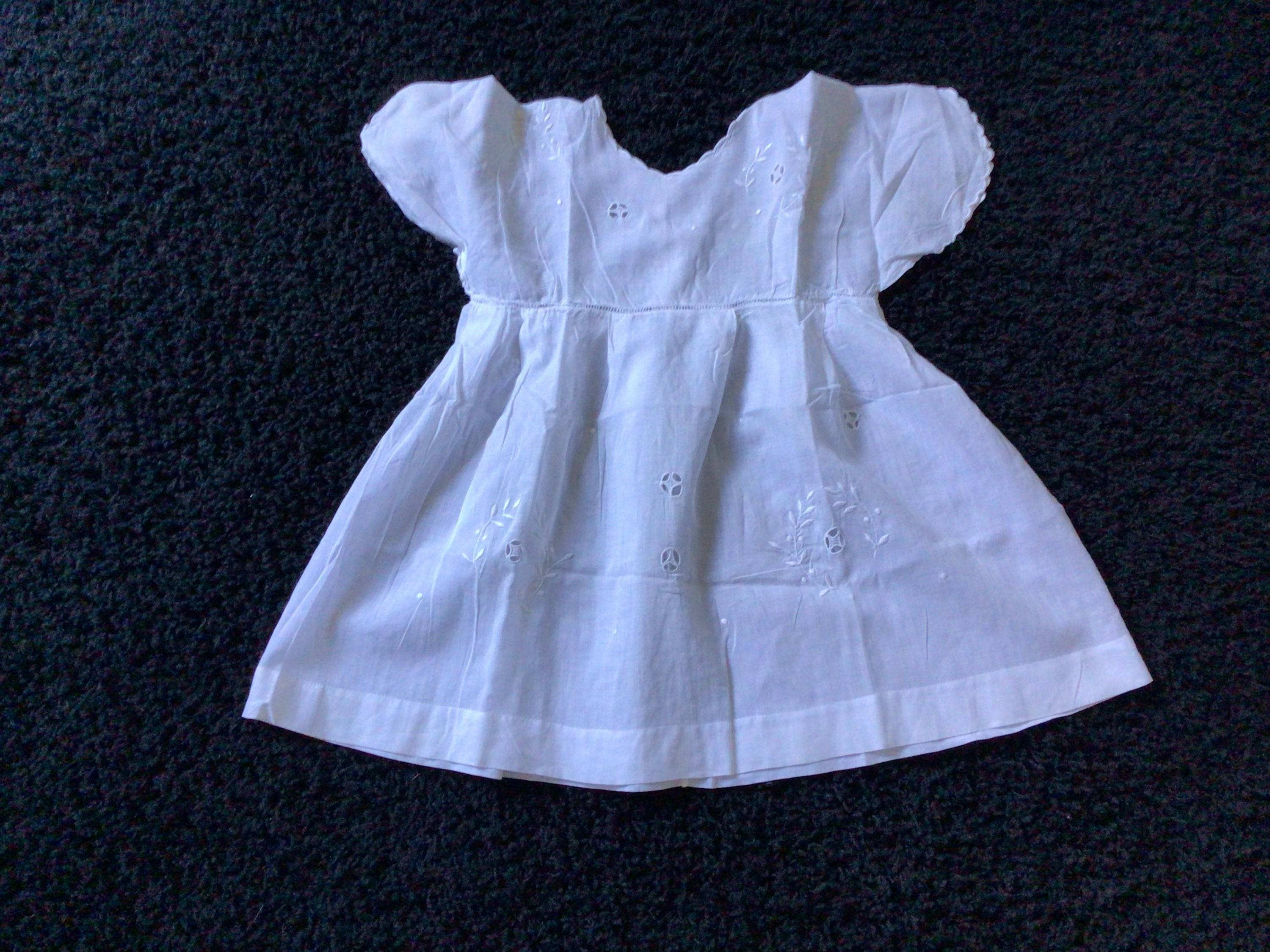 Vends petite robe légère blanche petite fille en pur coton - Taille 12 mois