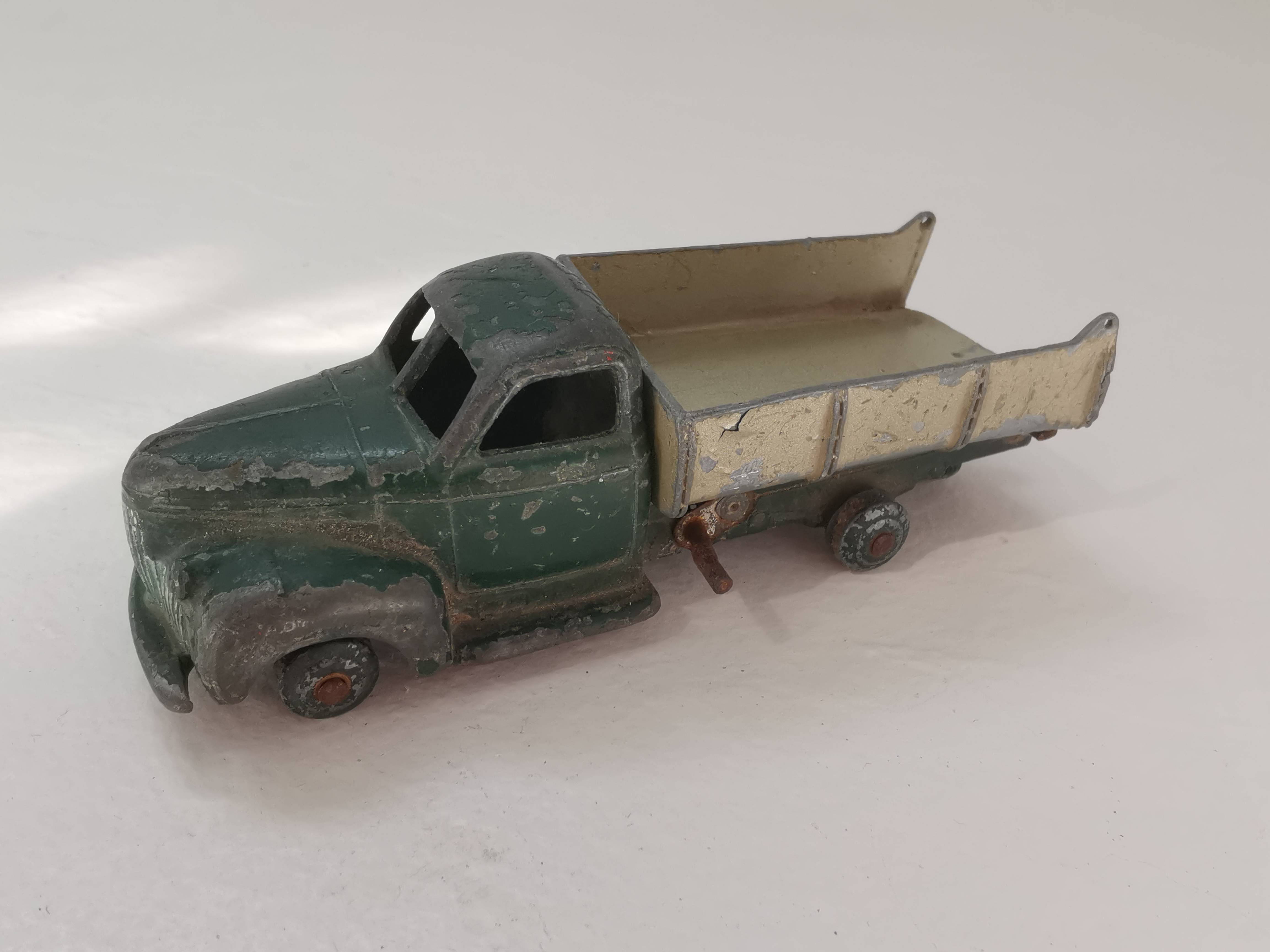 Petite voiture de collection - camion plateau ridelles/cargo, Doge, Dinky Toys Meccano
