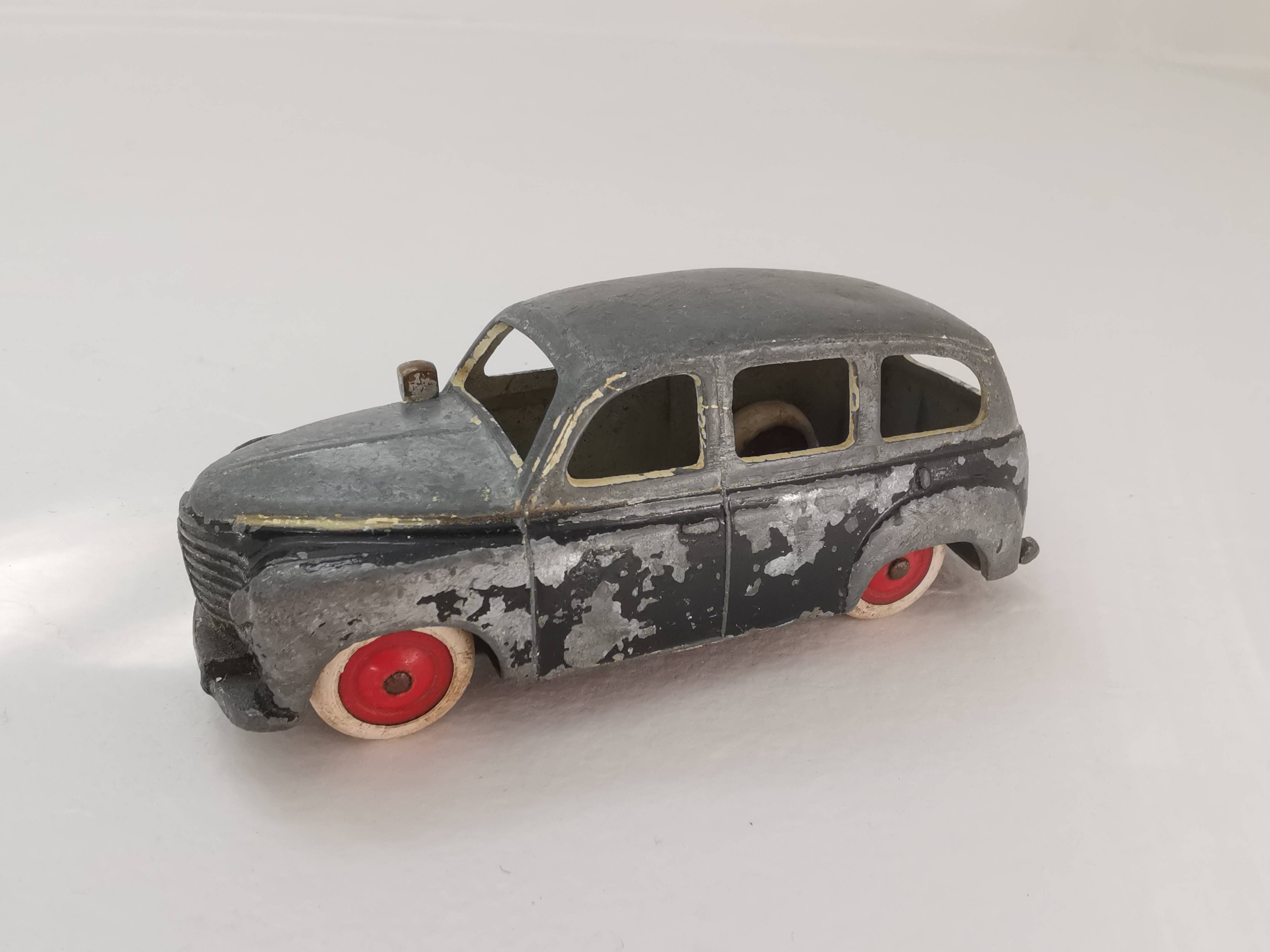 Petite voiture de collection - Taxi Renault CIJ