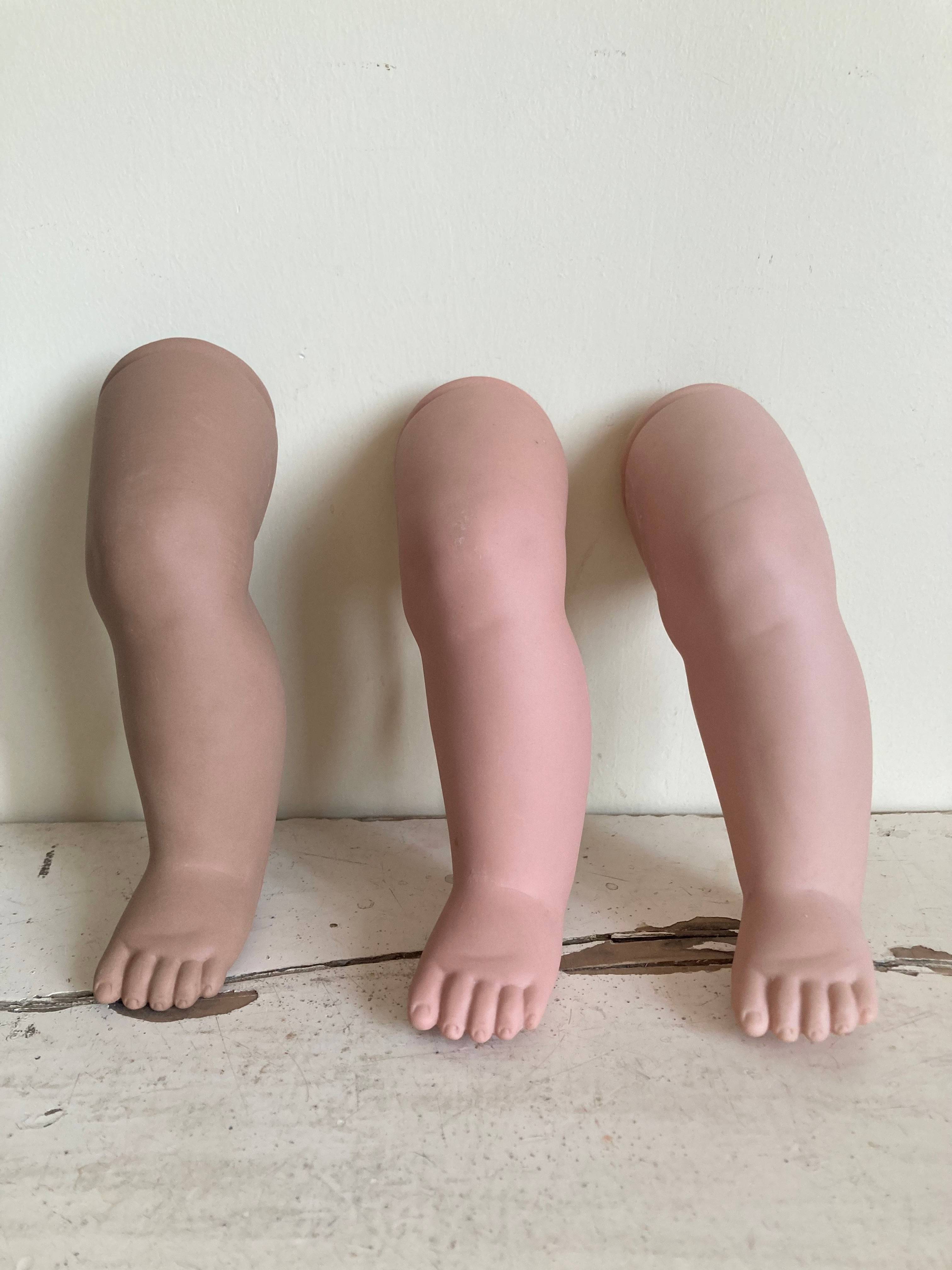 Lot de 3 petites jambes de poupée - baigneur - poupon en biscuit de porcelaine