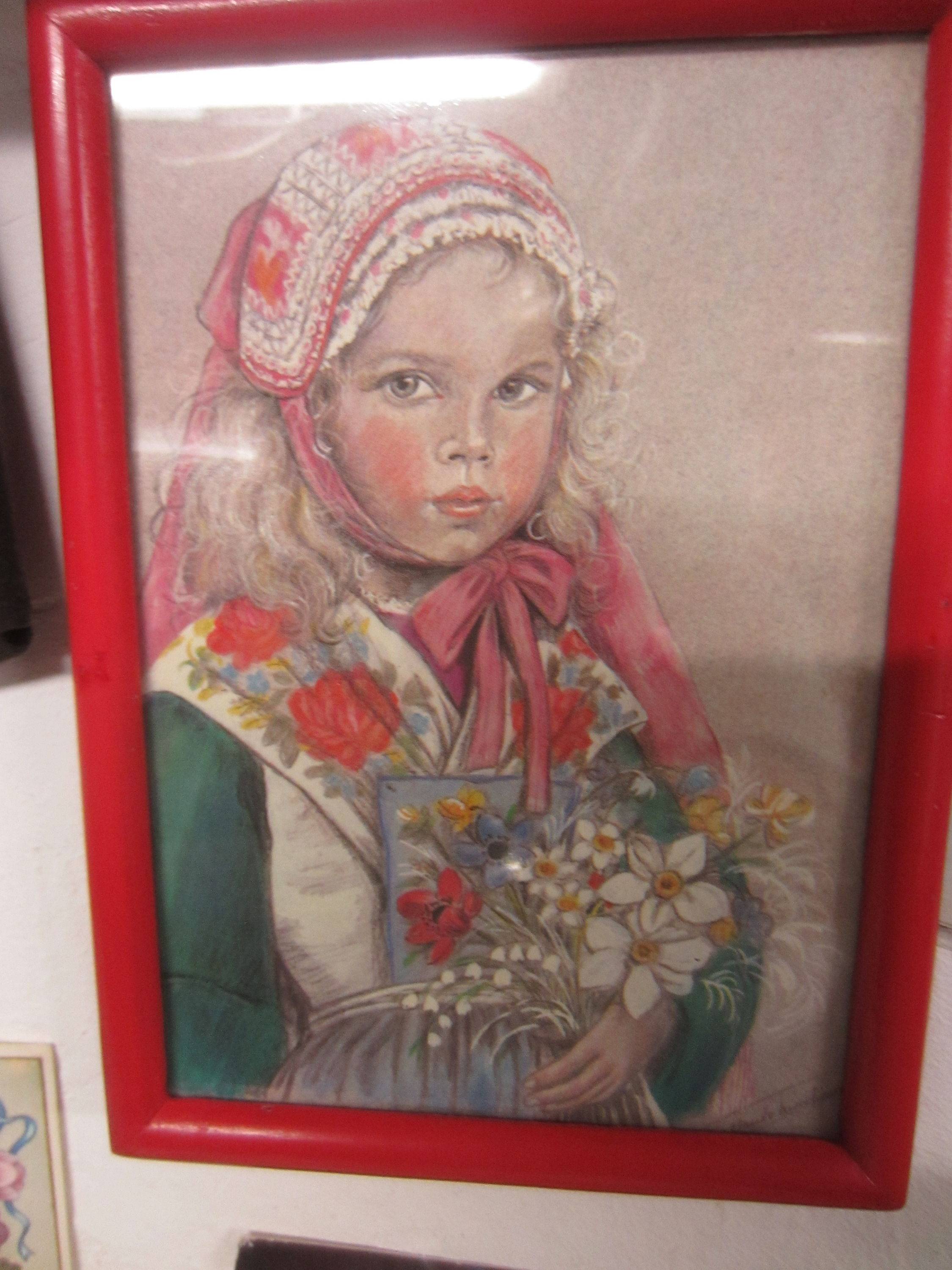 Petites reproductions et photos joliment encadrées sous verre