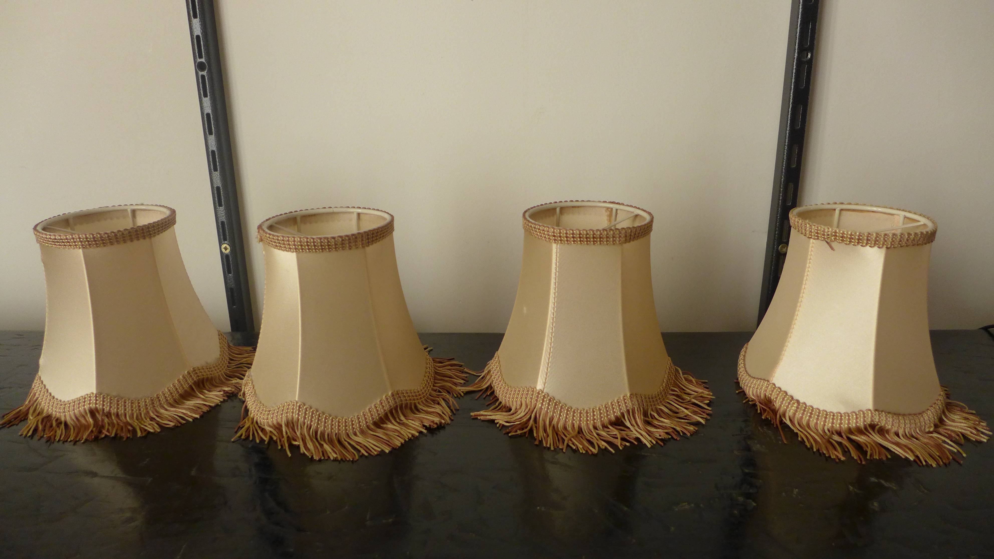 Petits abat-jour en soie rose