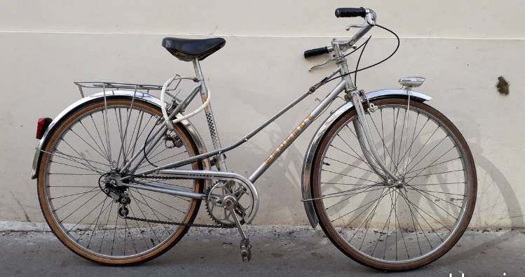 Velo Peugeot parfait état gris métallisé