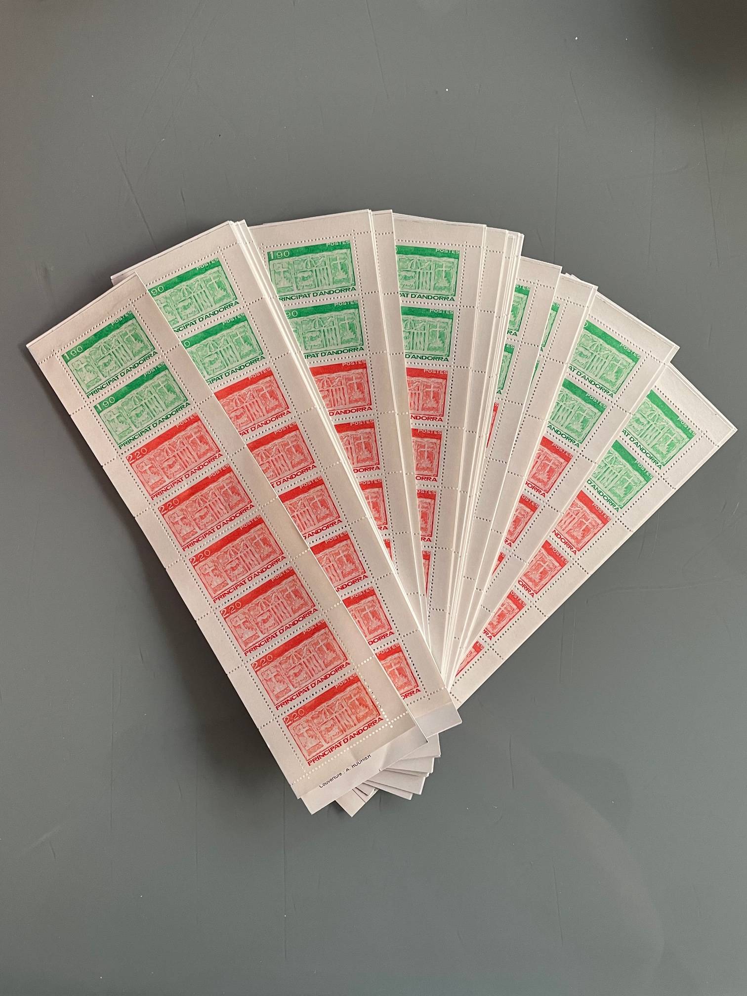 Philatélie : lot de 33 carnets de timbres - principauté d’Andorre
