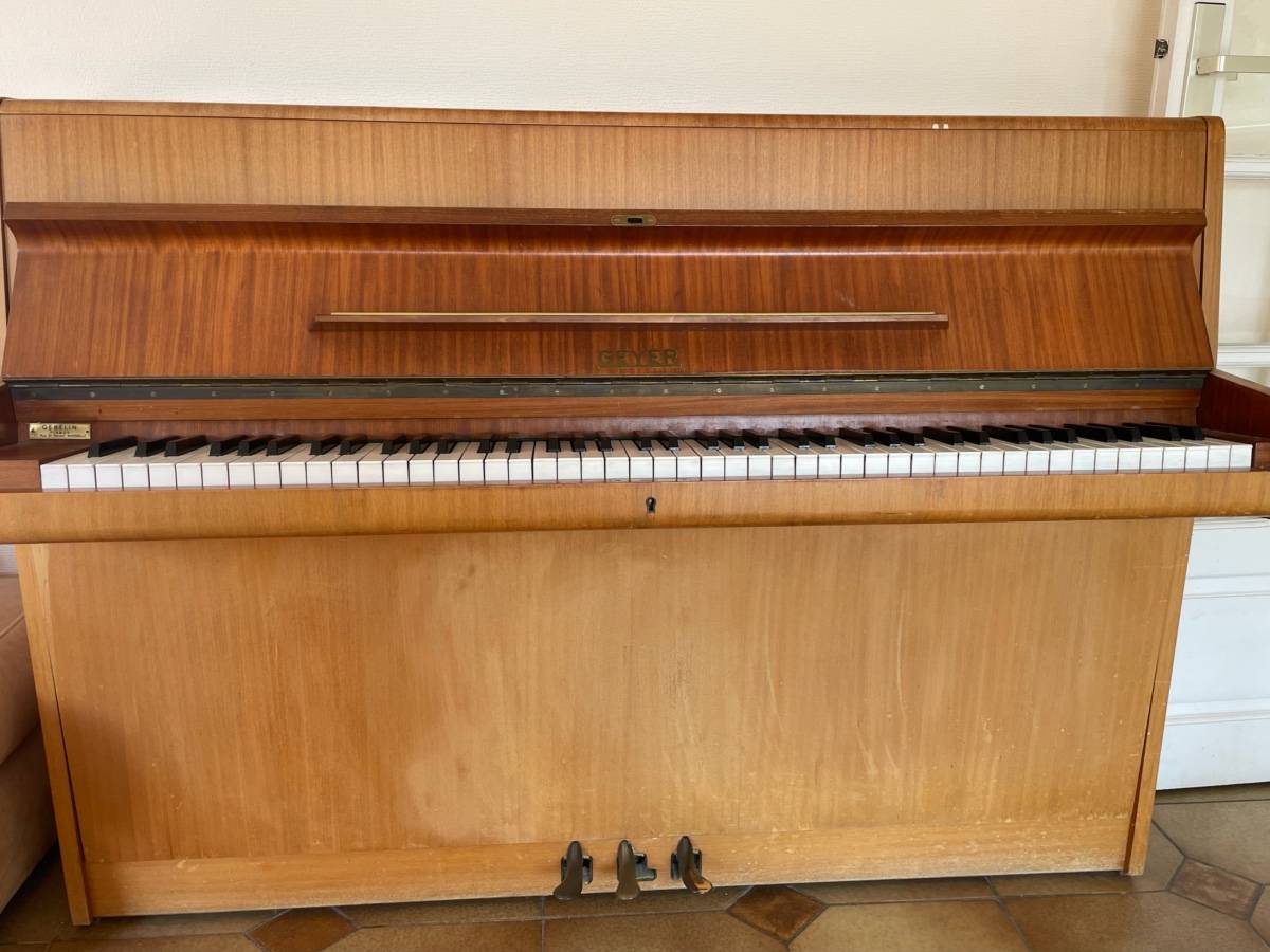 Piano droit Geyer