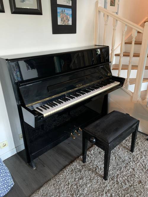 Piano droit Petrof modèle 115 111