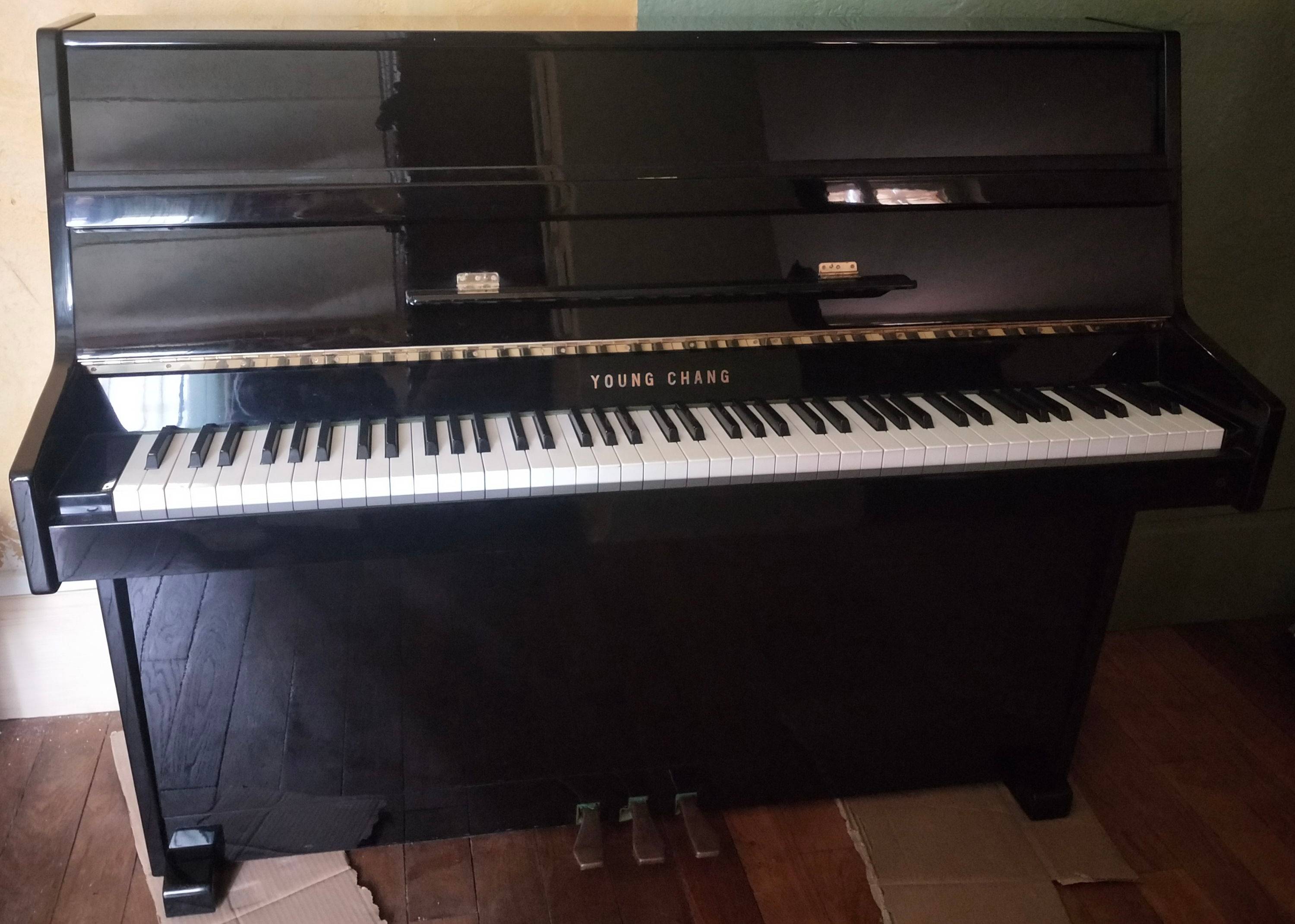 Piano YOUNG CHANG U109S année 1986