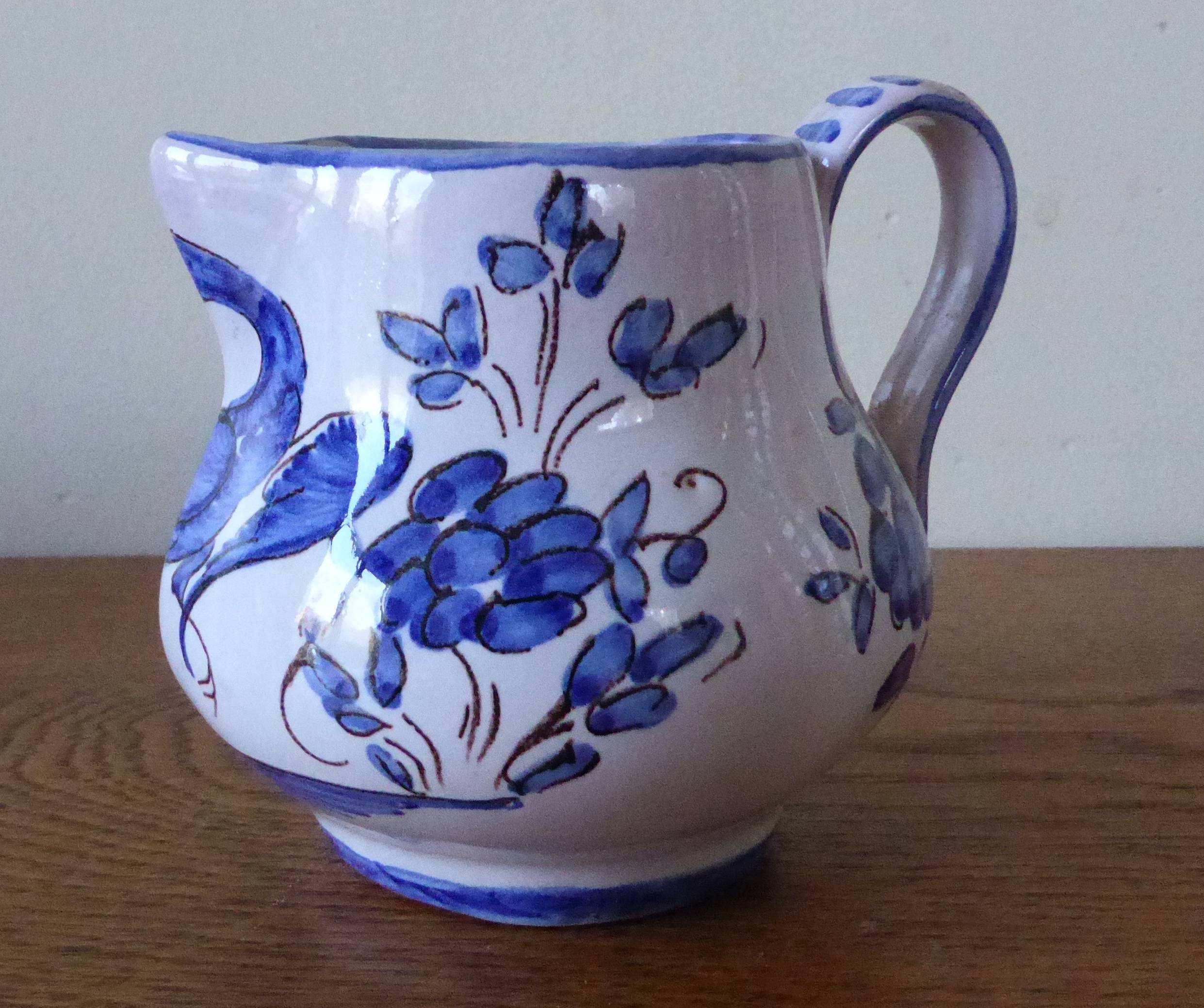 Joli pichet décor bleu fait main