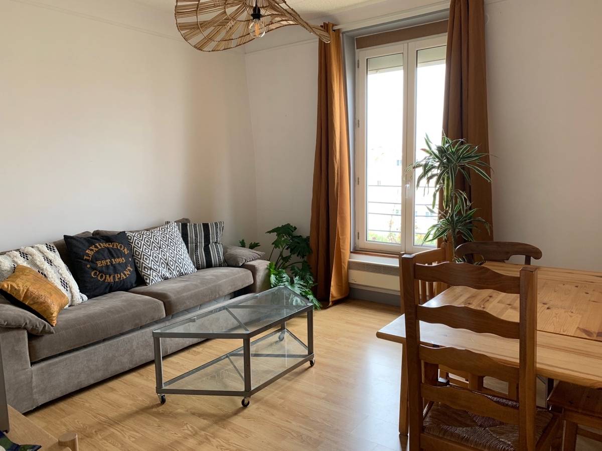 Propose une chambre dans colocation à Bécon-les-Bruyères (92)