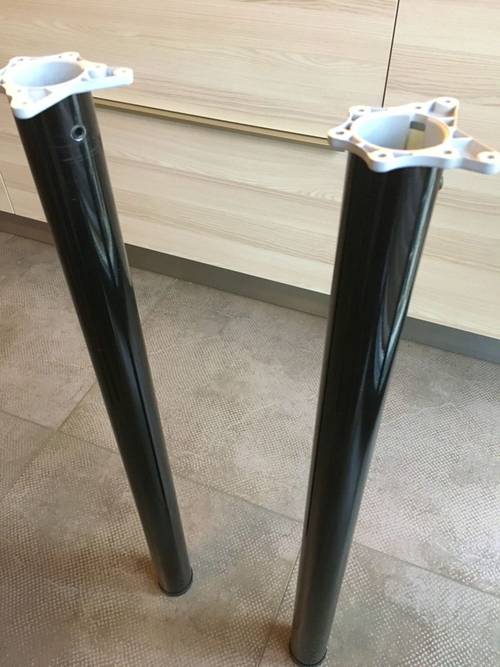 Pieds de table reglables