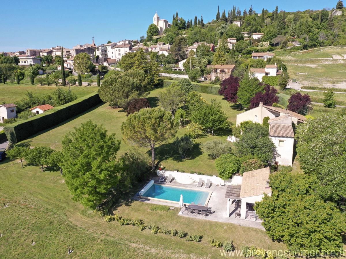 Loue Le Pigeonnier, villa de vacances en Provence, 6 couchages, jardin arboré sans vis-à-vis, piscine privée