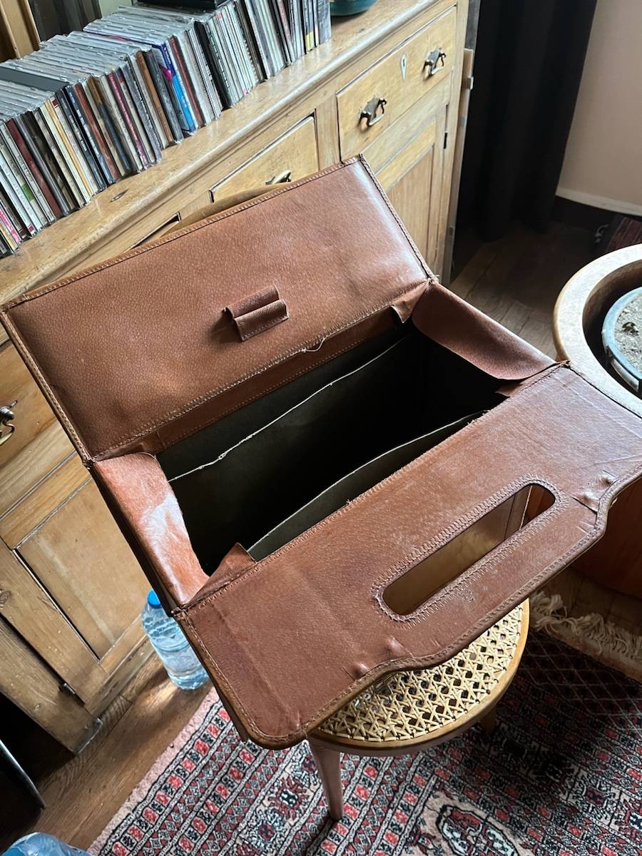 Vends pilot case en cuir de porc transporte des dossiers volumineux à travers le monde