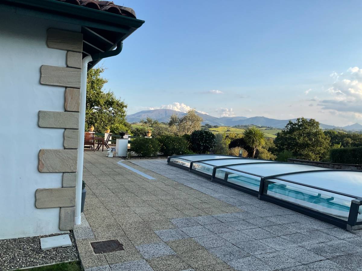 Vends abri plat de piscine télescopique marque Sheltom