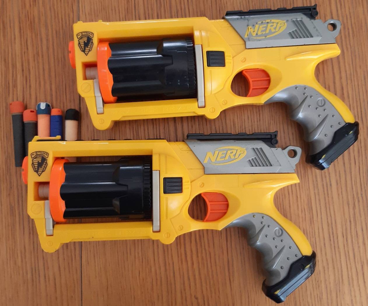Lot de 2 pistolets NERF